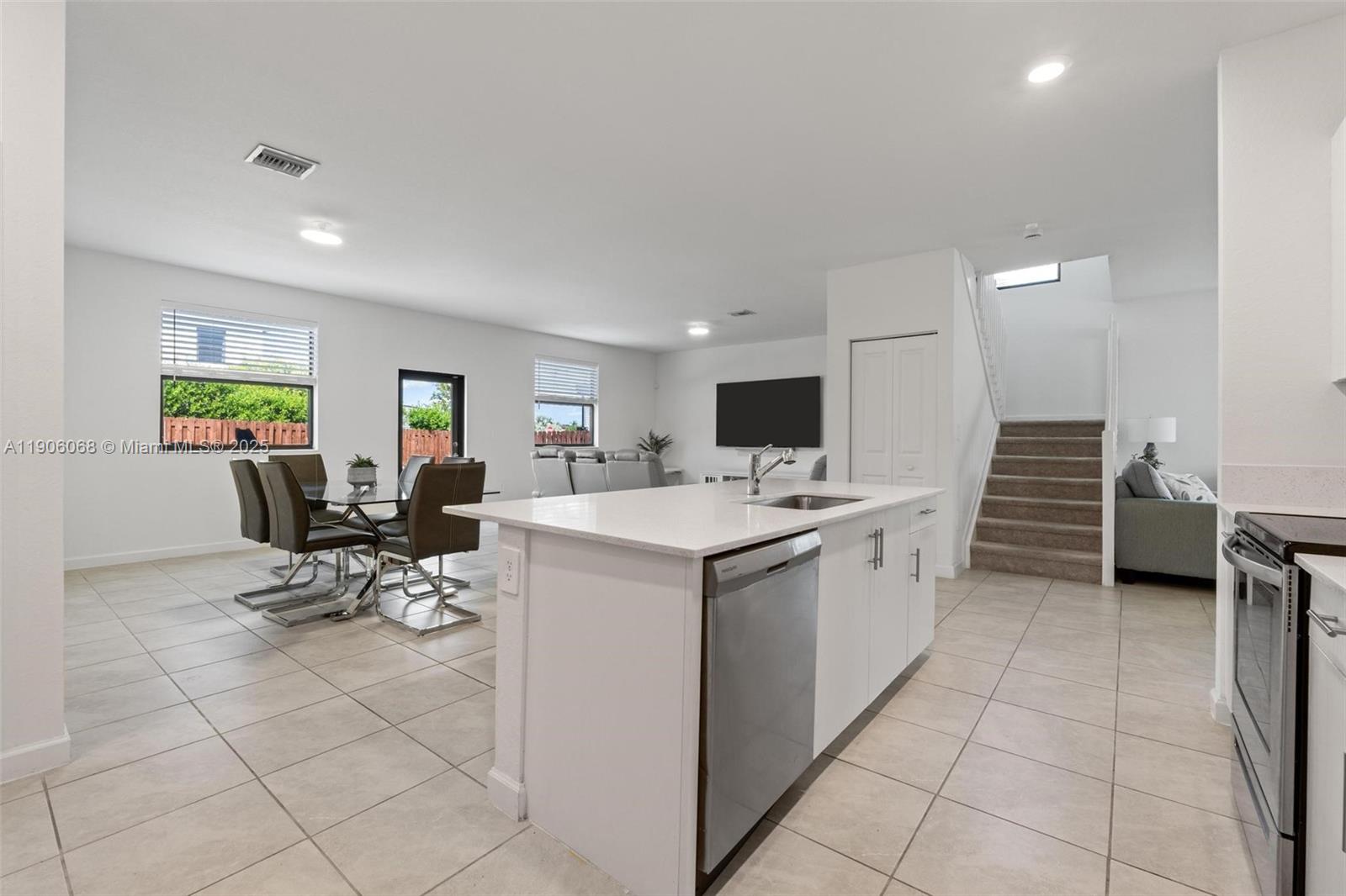 ESTATES AT SILVER PALM - Residential