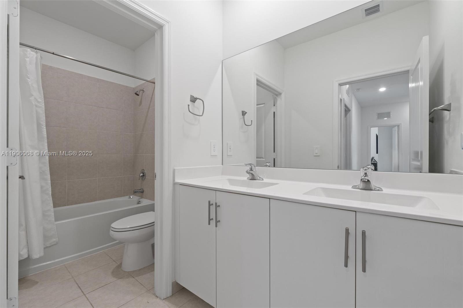 ESTATES AT SILVER PALM - Residential