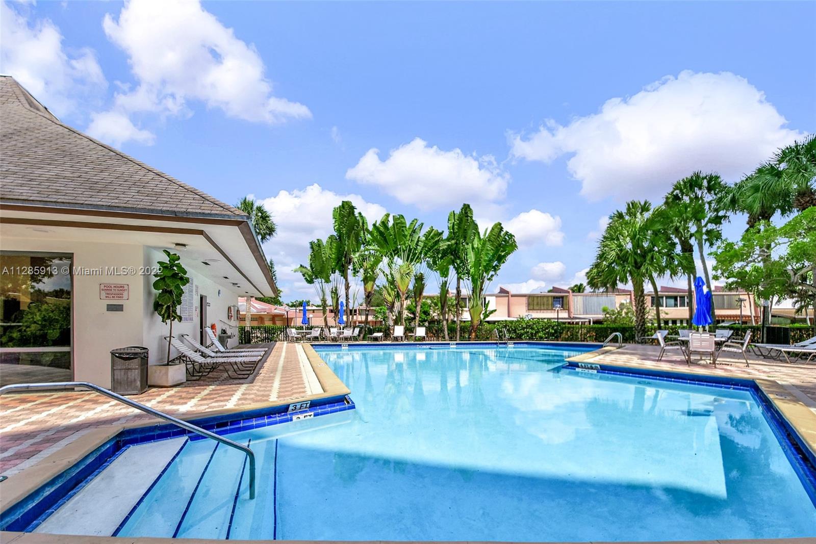 TOWERS OF KENDALE LAKES C - Residential