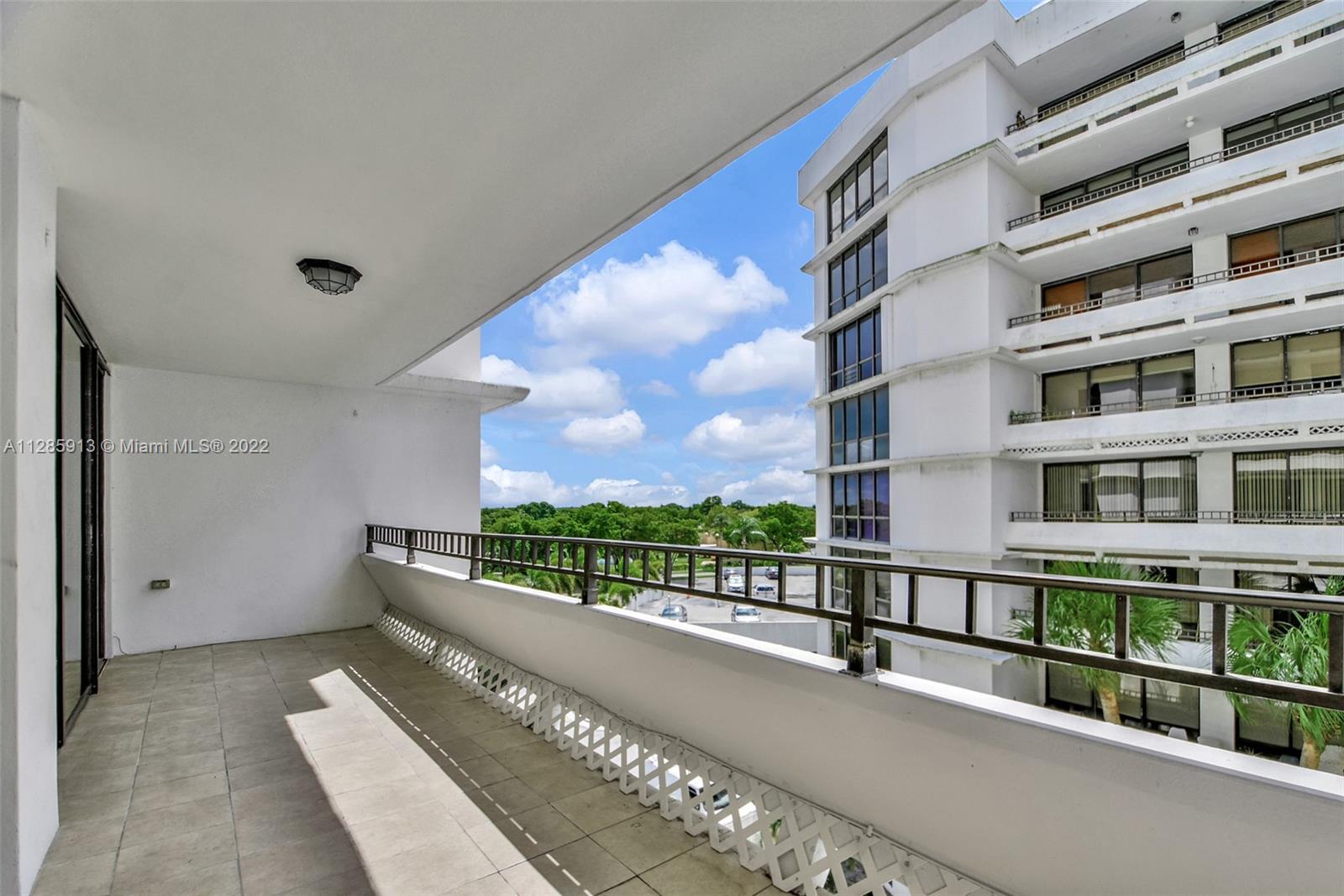 TOWERS OF KENDALE LAKES C - Residential