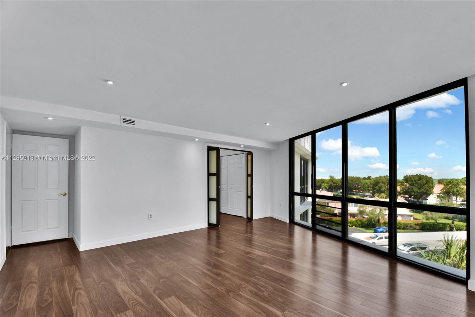 TOWERS OF KENDALE LAKES C - Residential