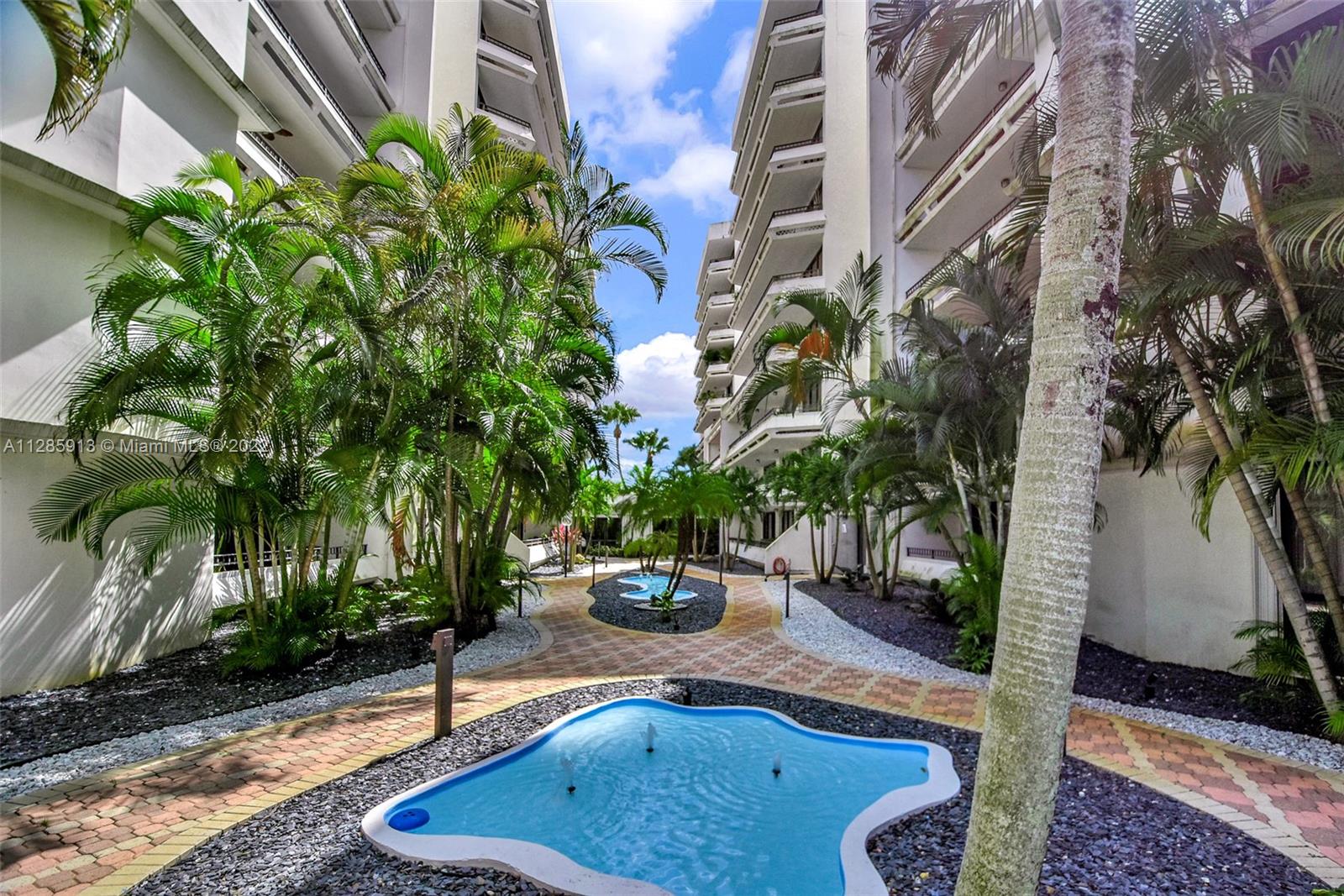 TOWERS OF KENDALE LAKES C - Residential