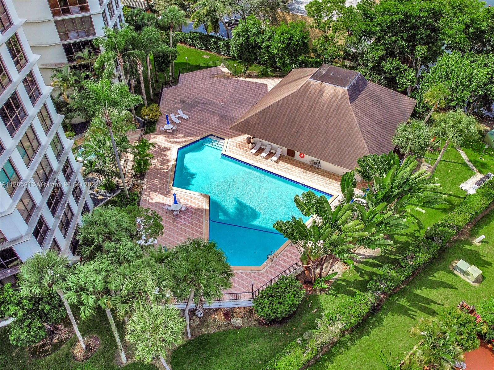 TOWERS OF KENDALE LAKES C - Residential