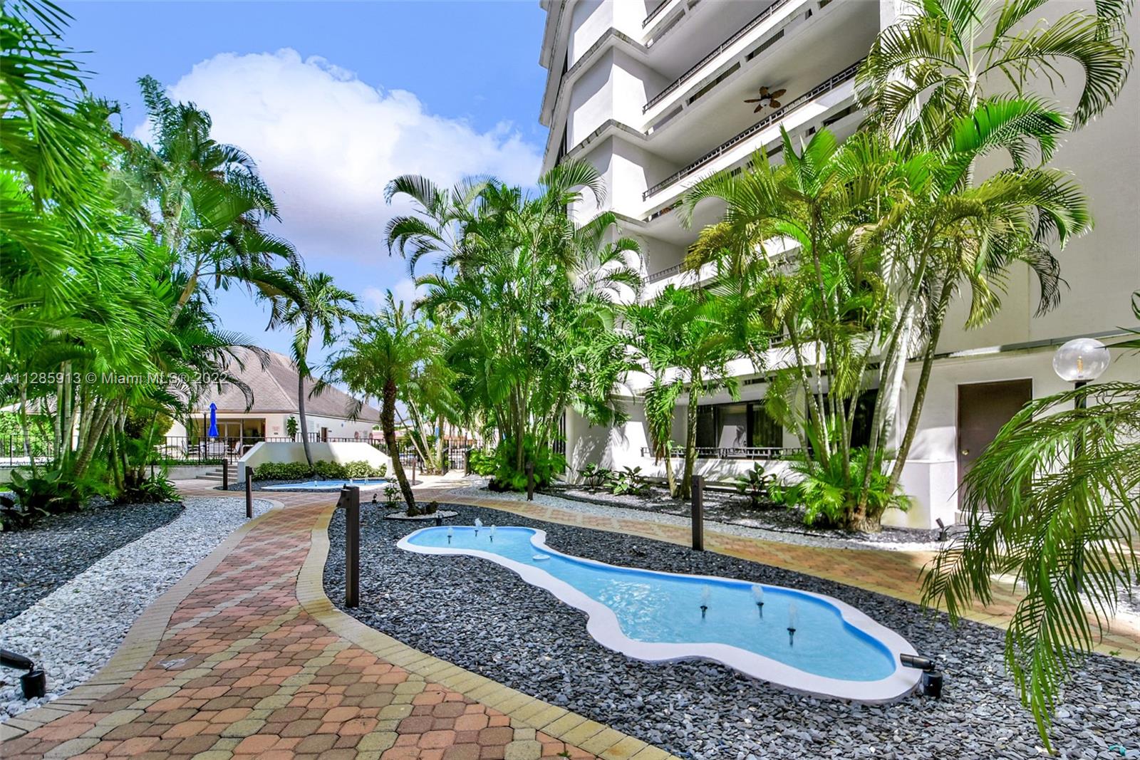 TOWERS OF KENDALE LAKES C - Residential