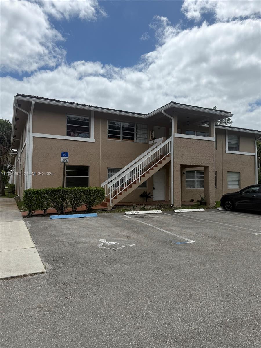 LAKEWOOD VILLAGE - Residential