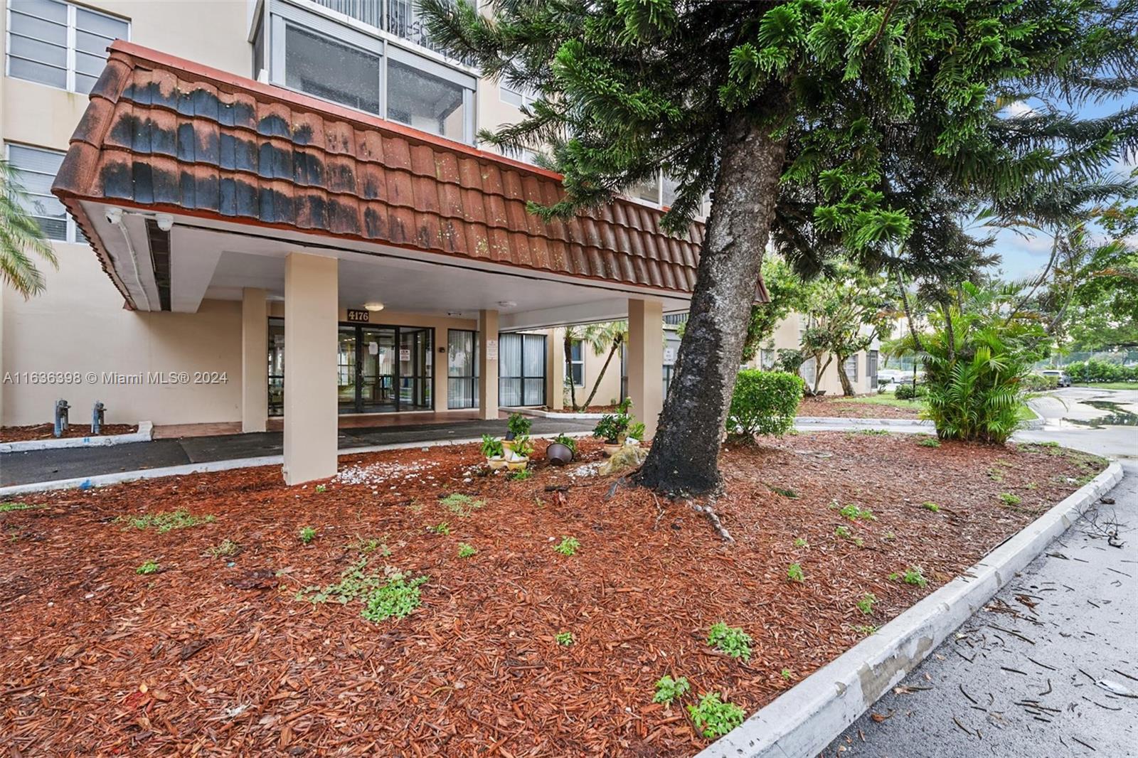 MANORS OF INVERRARY I-6 - Residential