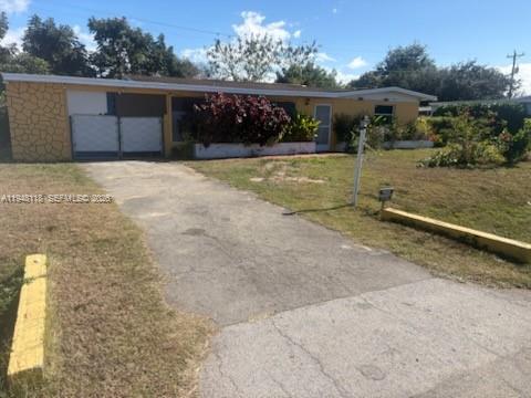 2/1 home in Leigh Acres.