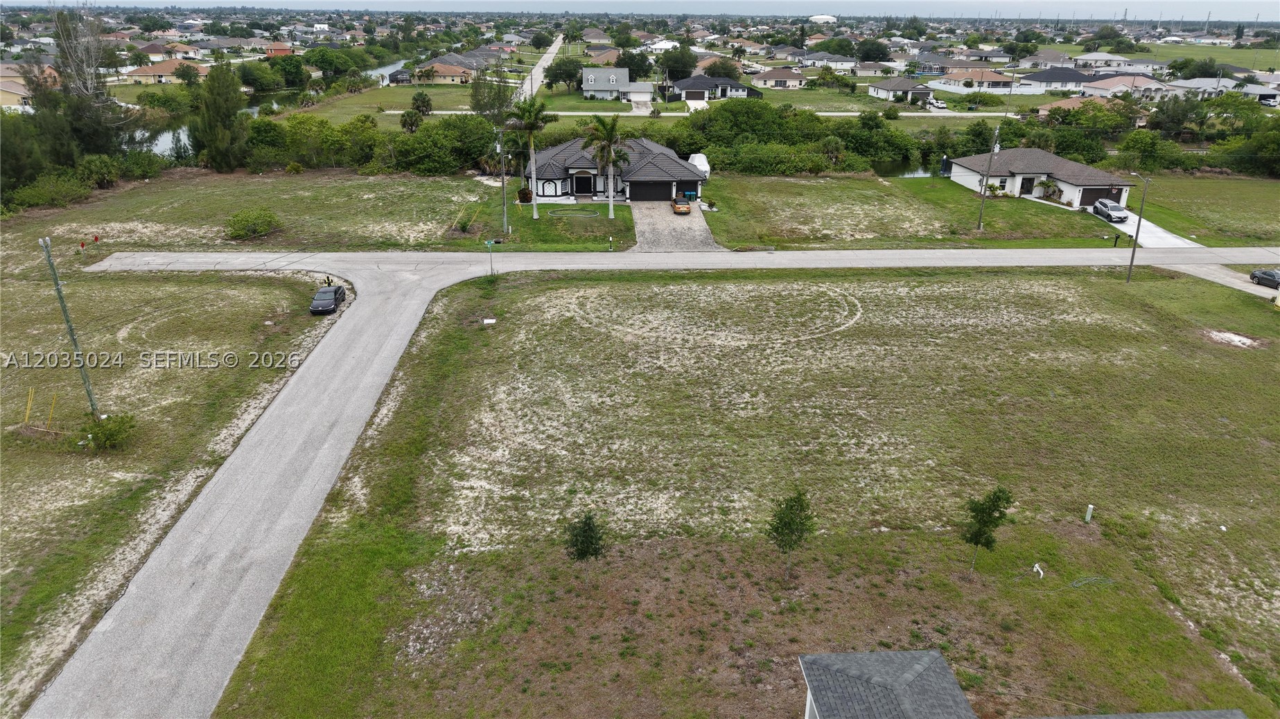 CAPE CORAL - Land