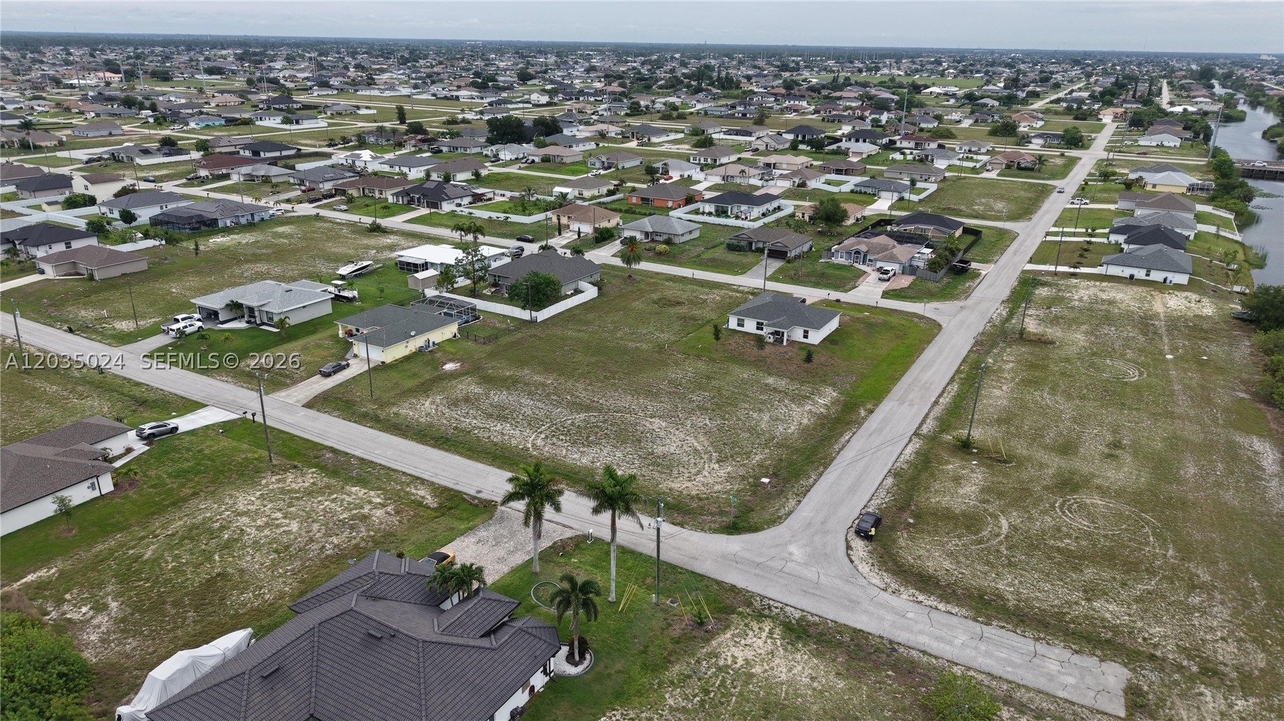 CAPE CORAL - Land