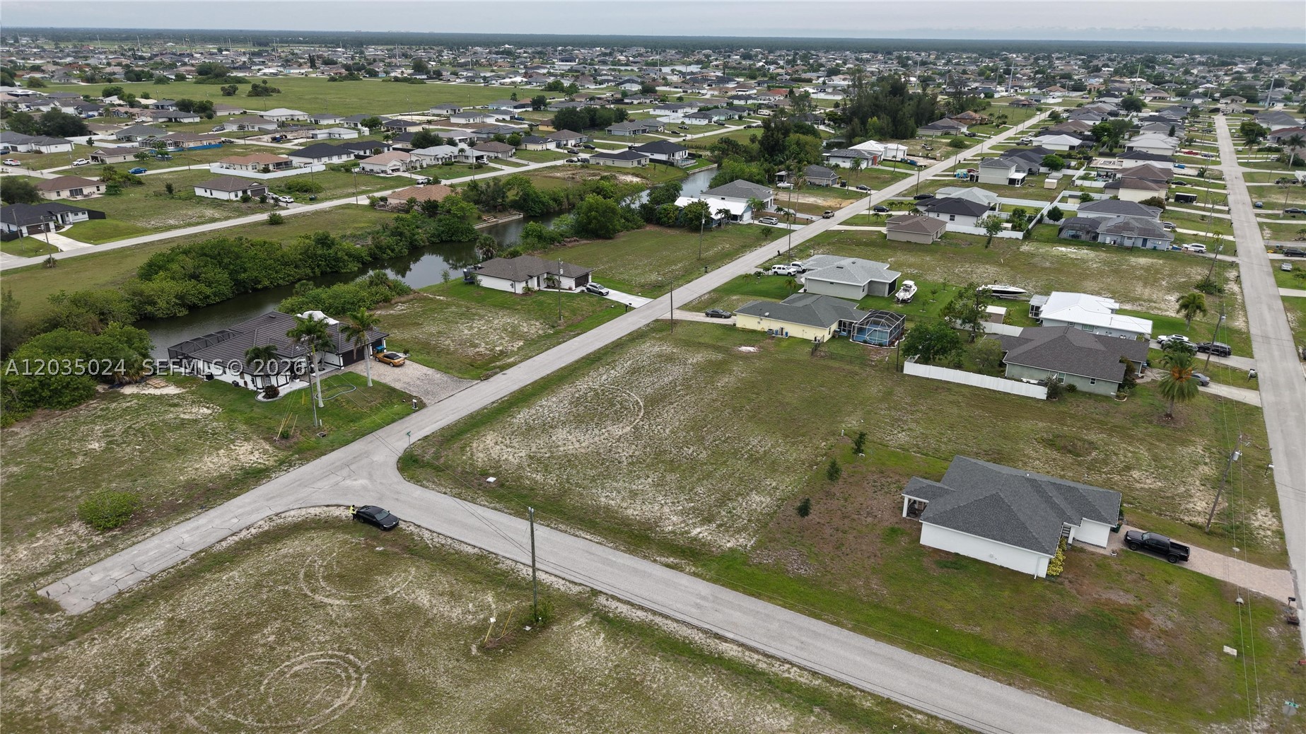 CAPE CORAL - Land