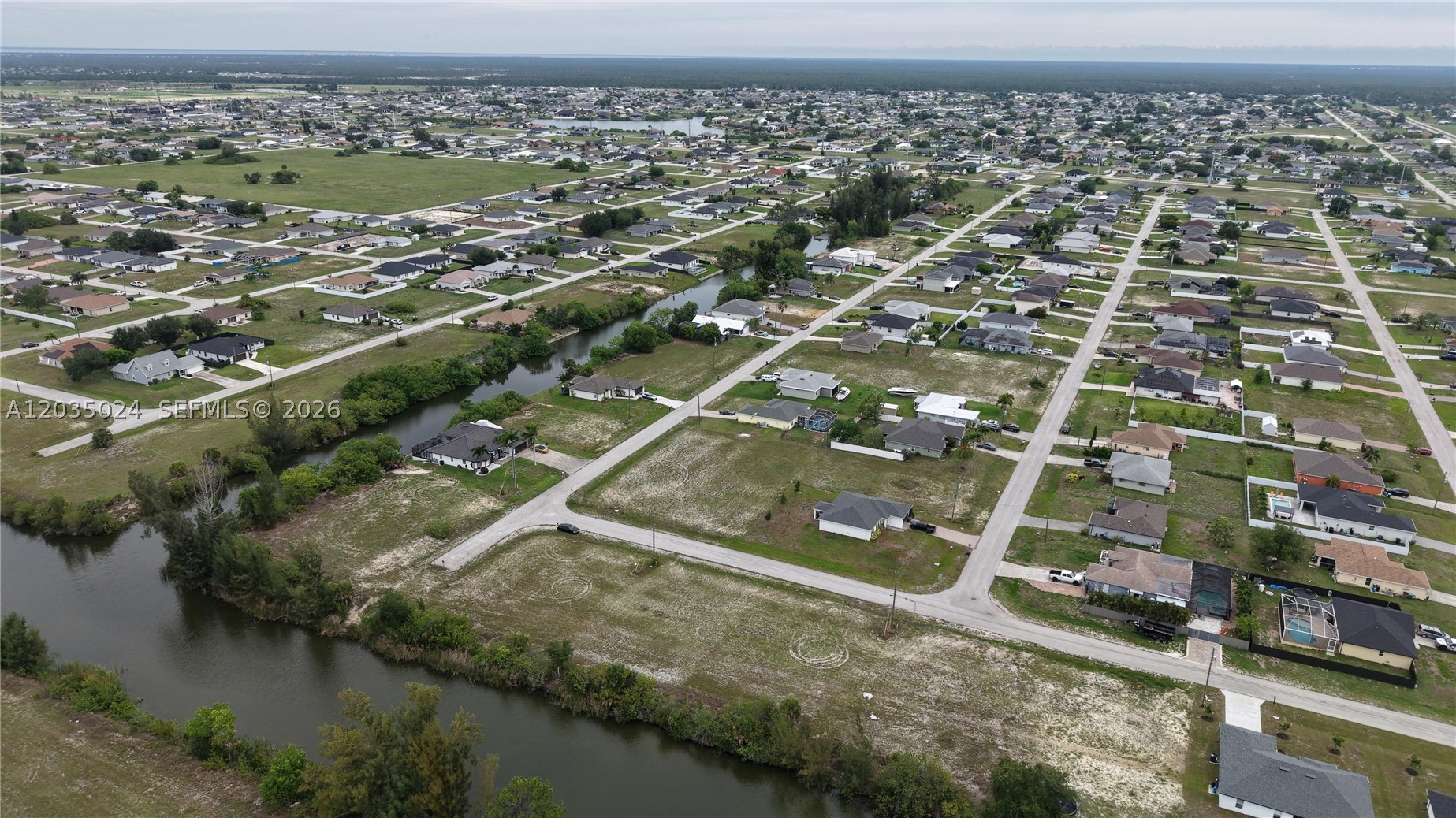CAPE CORAL - Land
