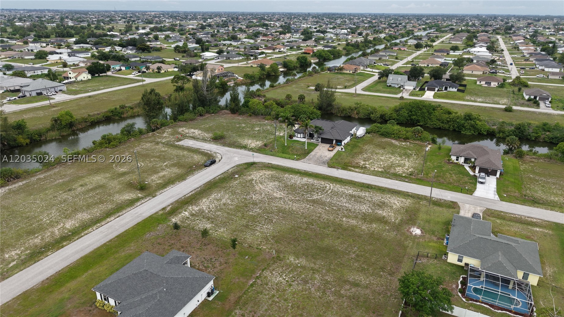 CAPE CORAL - Land