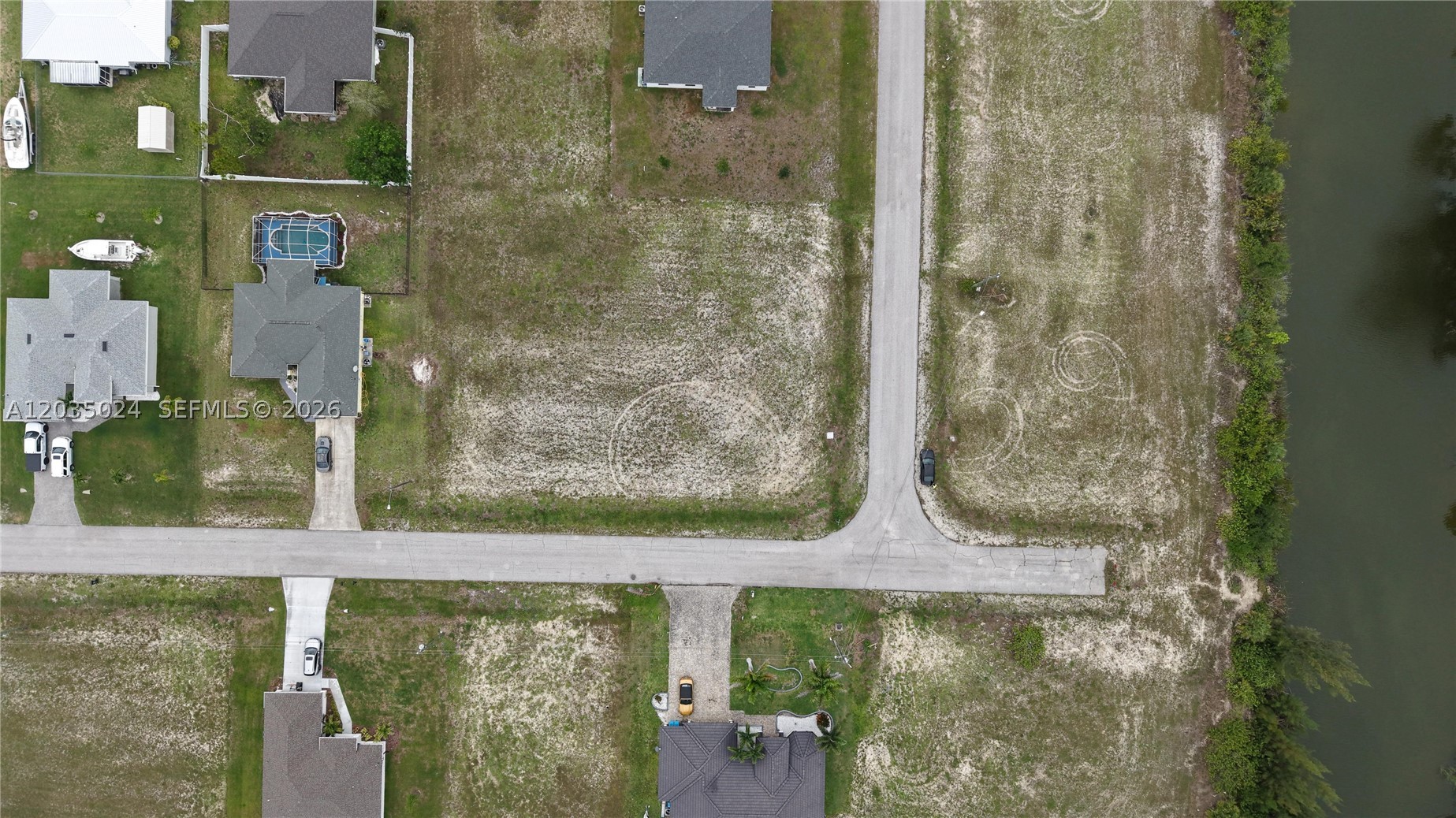 CAPE CORAL - Land