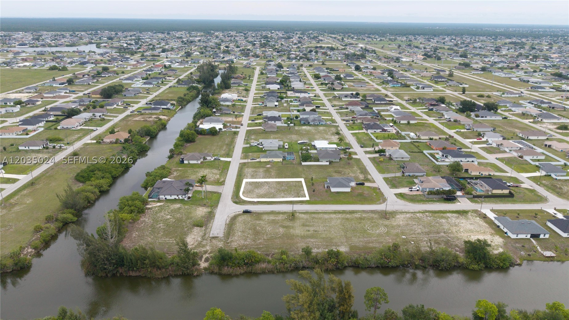 CAPE CORAL - Land