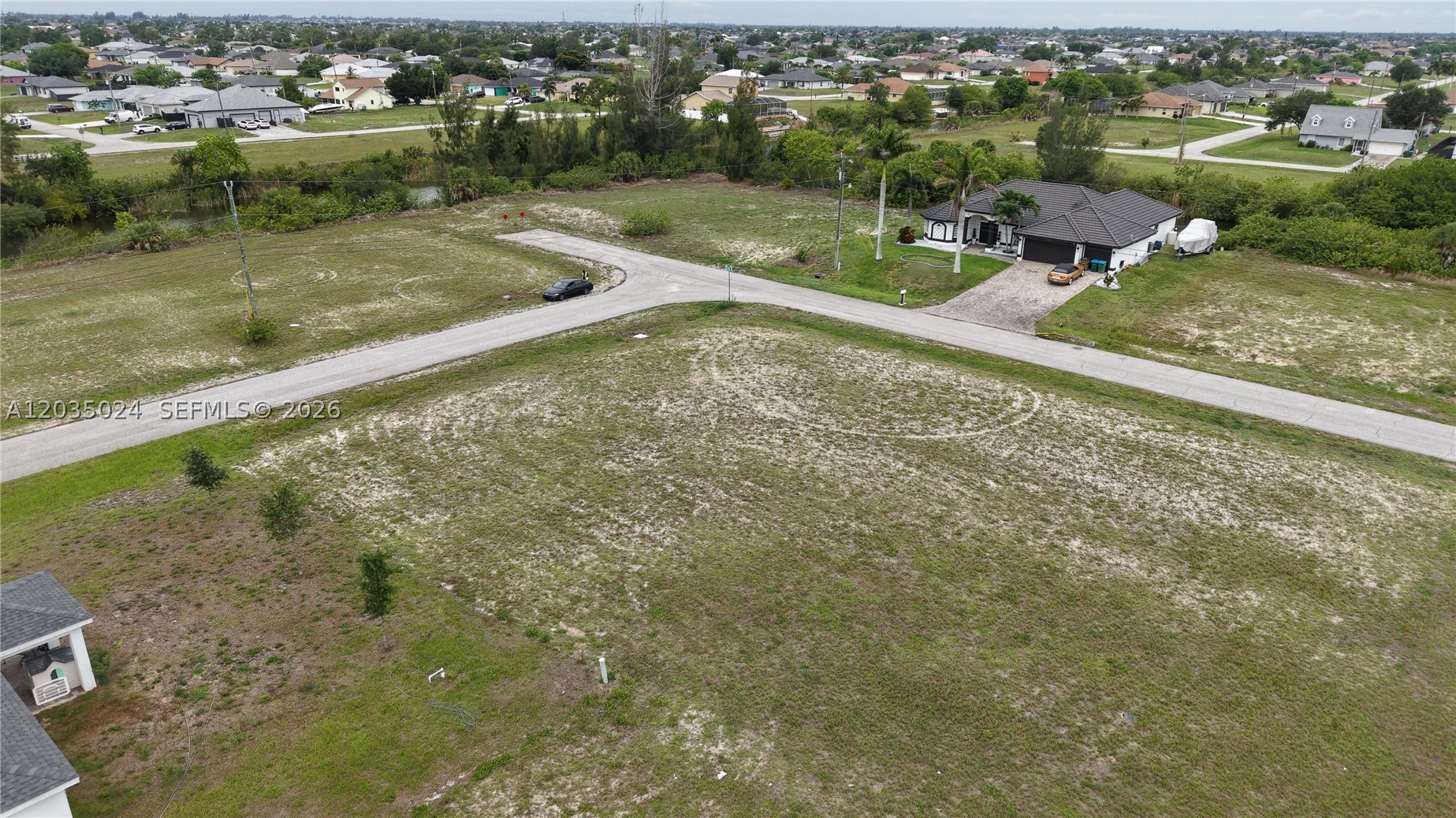 CAPE CORAL - Land