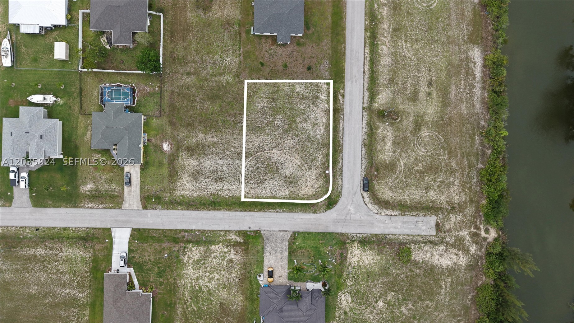 CAPE CORAL - Land