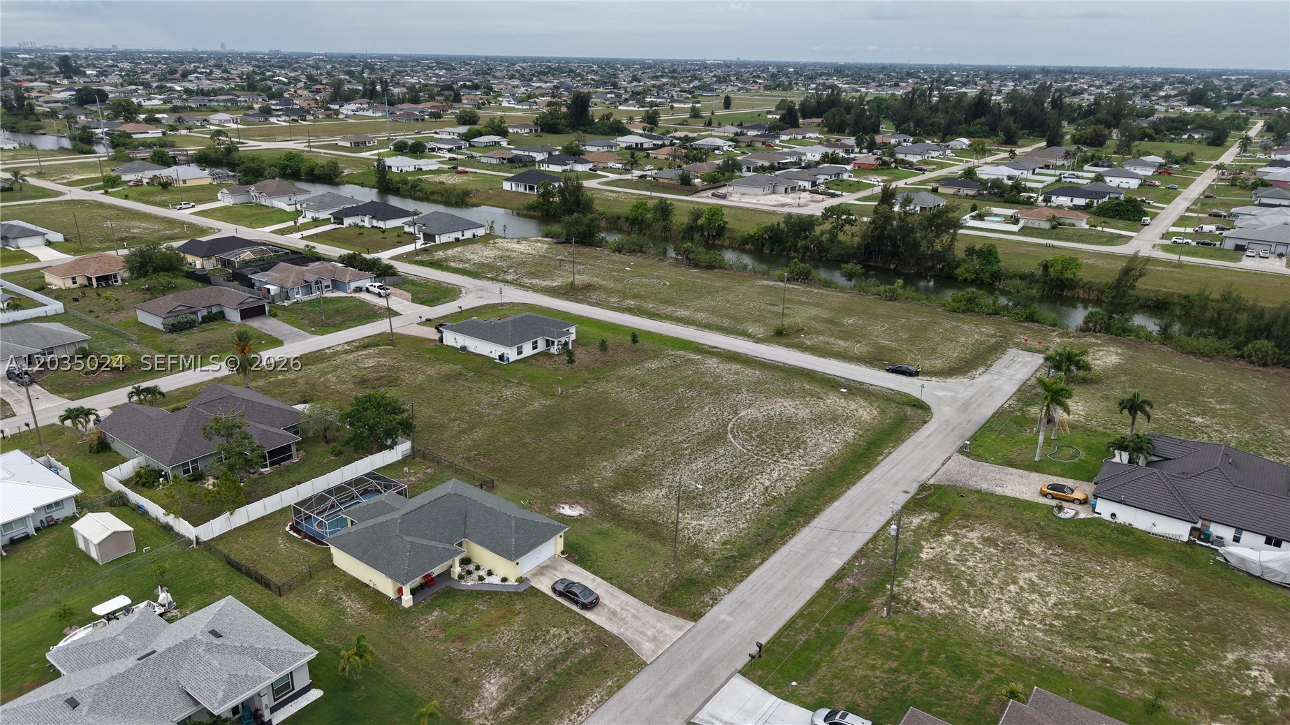 CAPE CORAL - Land