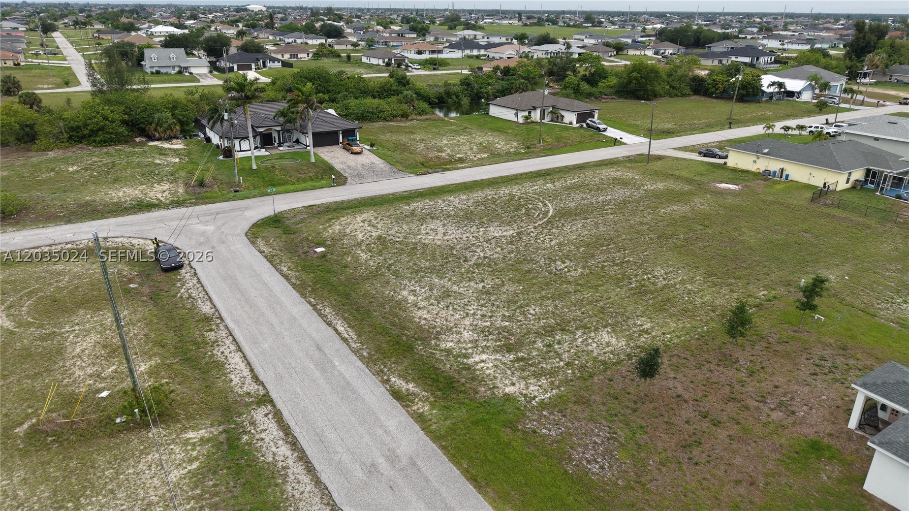 CAPE CORAL - Land