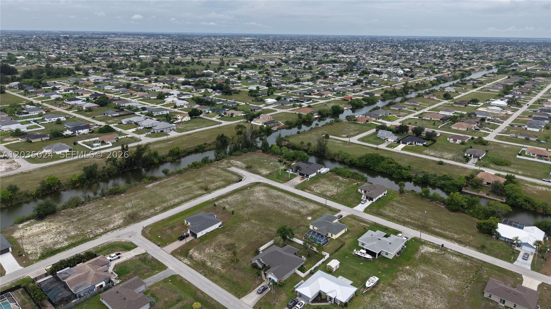 CAPE CORAL - Land