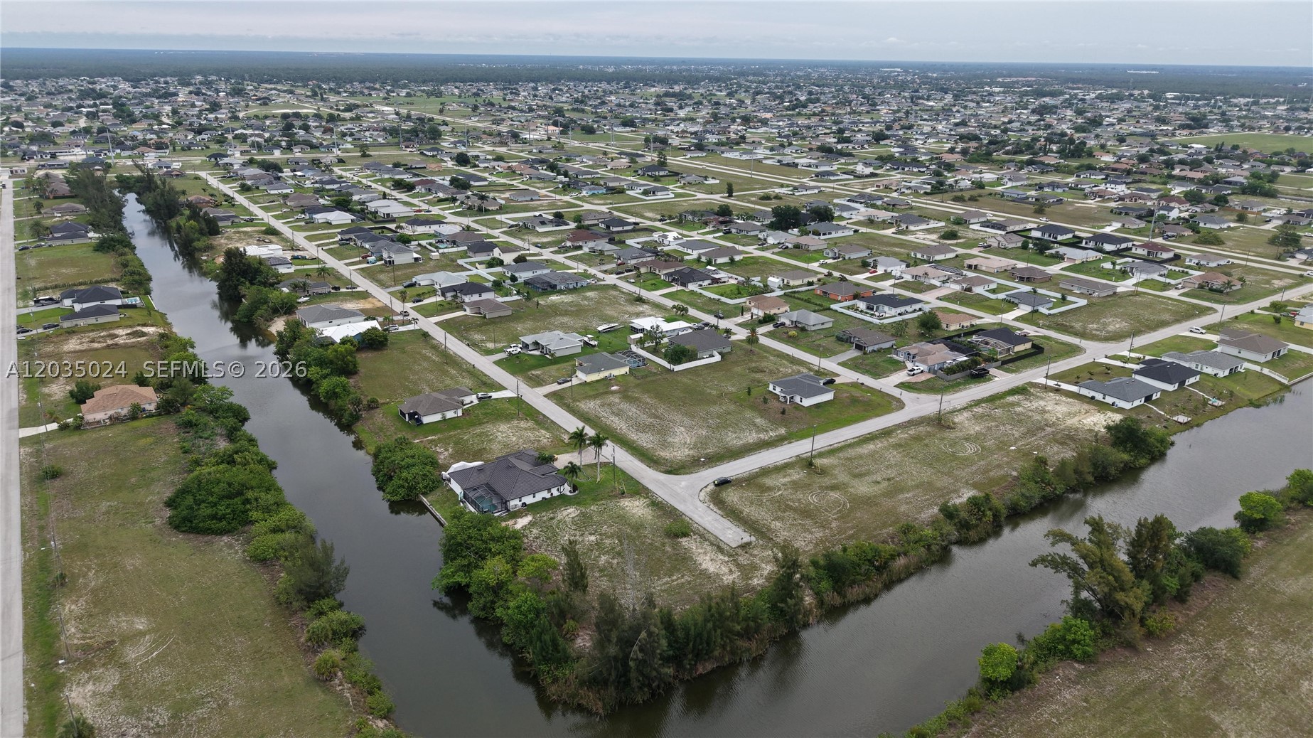CAPE CORAL - Land