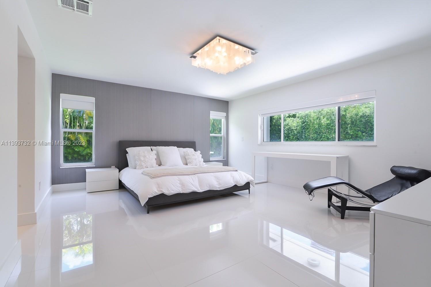 GOLDEN BEACH SEC D - Residential