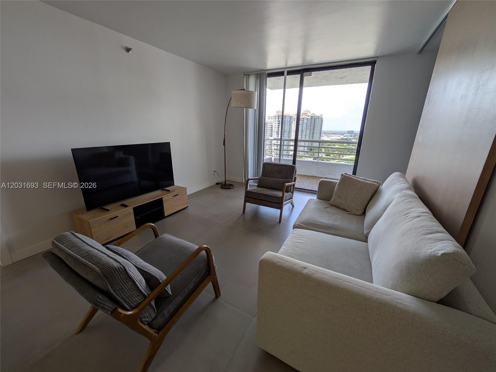 PARC CENTRAL AVENTURA EAS - Residential Lease