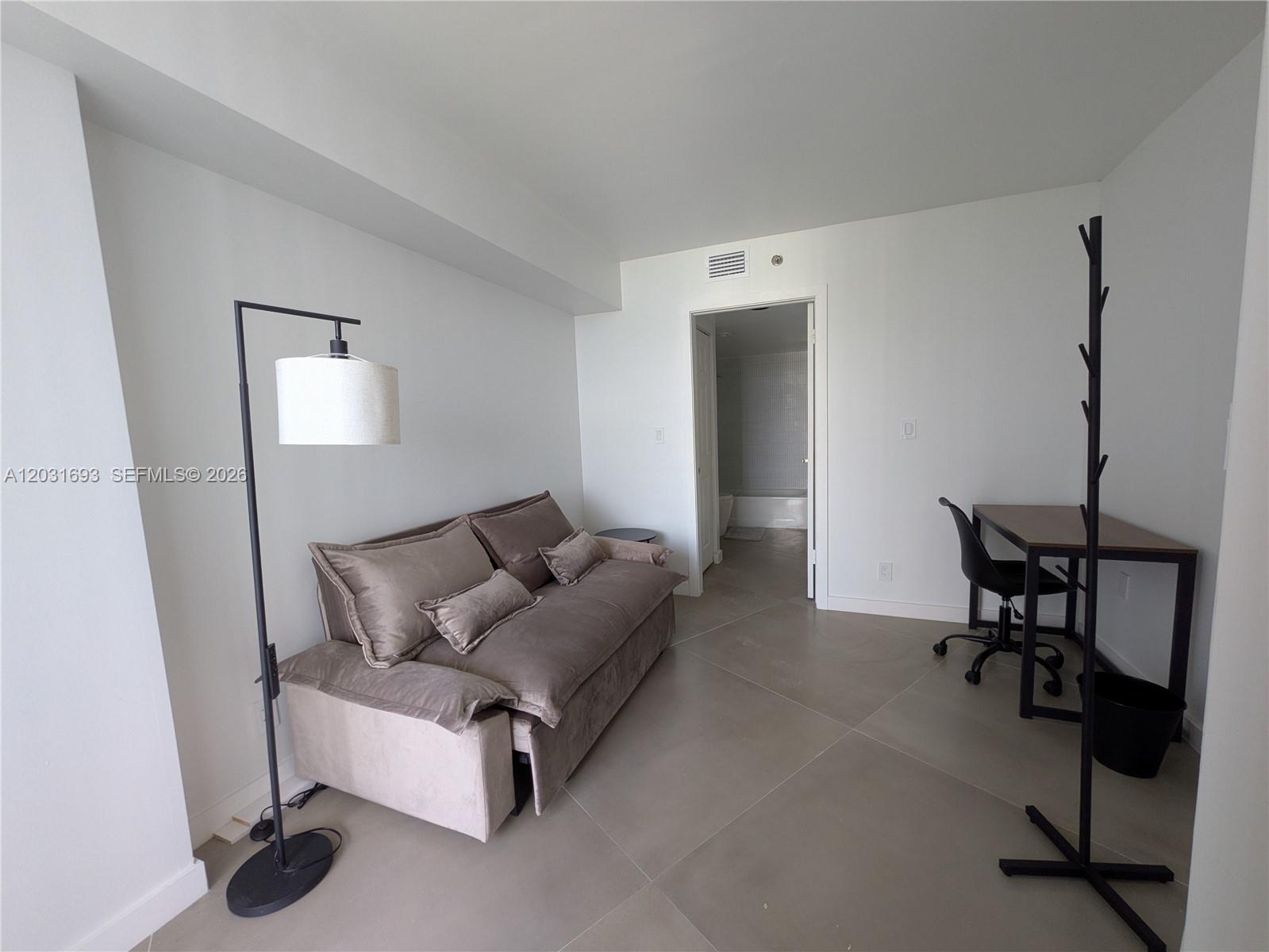 PARC CENTRAL AVENTURA EAS - Residential Lease
