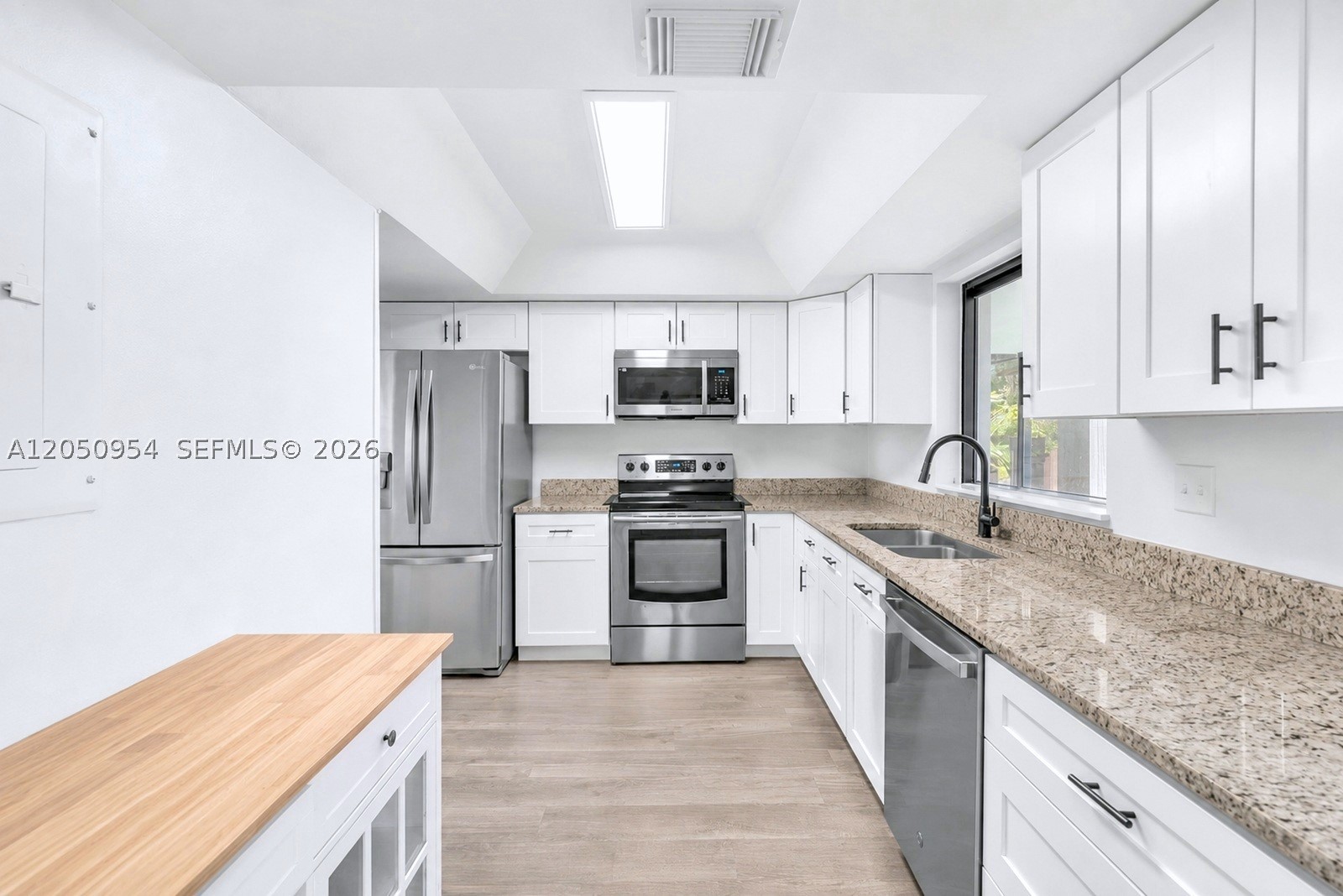 WOODS OF ROLLING HILLS - Residential