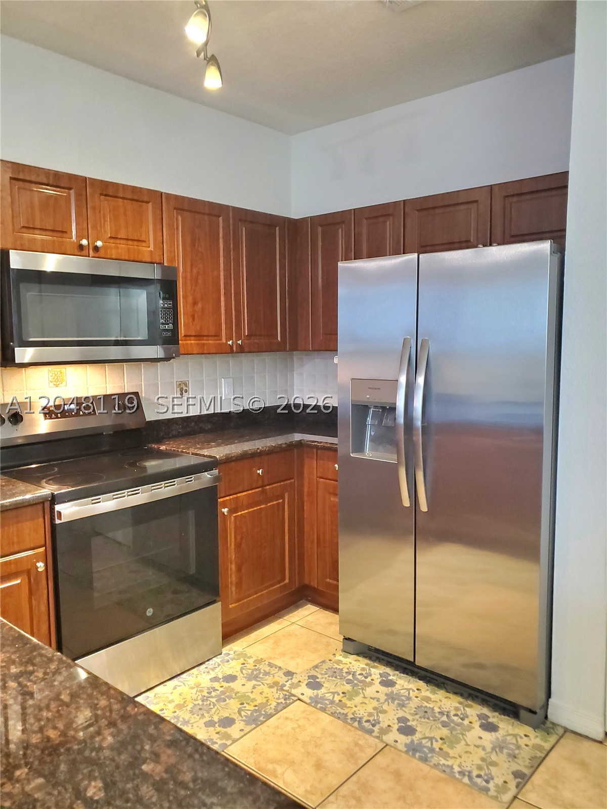 KINGS POINT COMMERCIAL PA - Residential Lease
