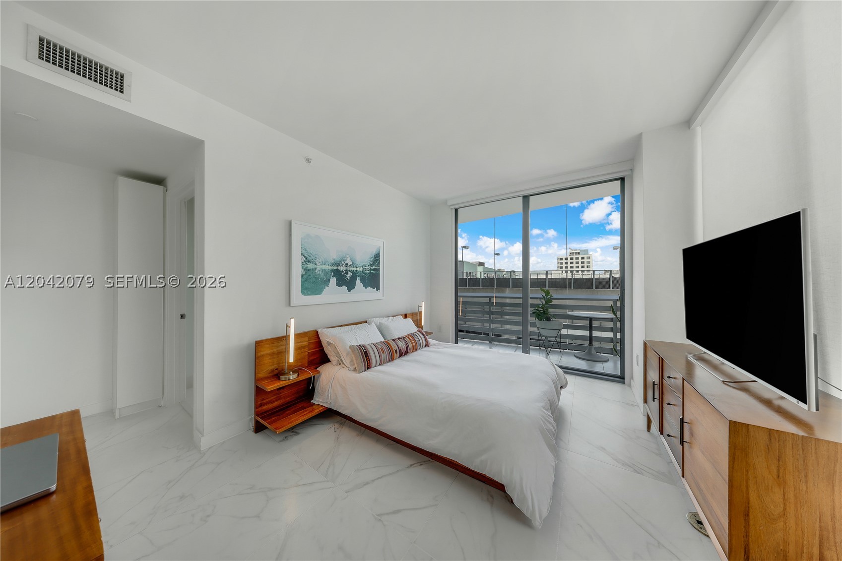 ICON BAY CONDO - Residential