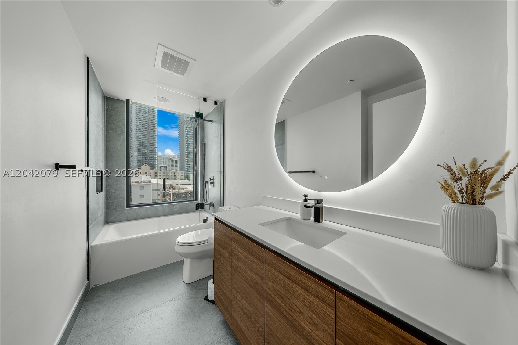 ICON BAY CONDO - Residential