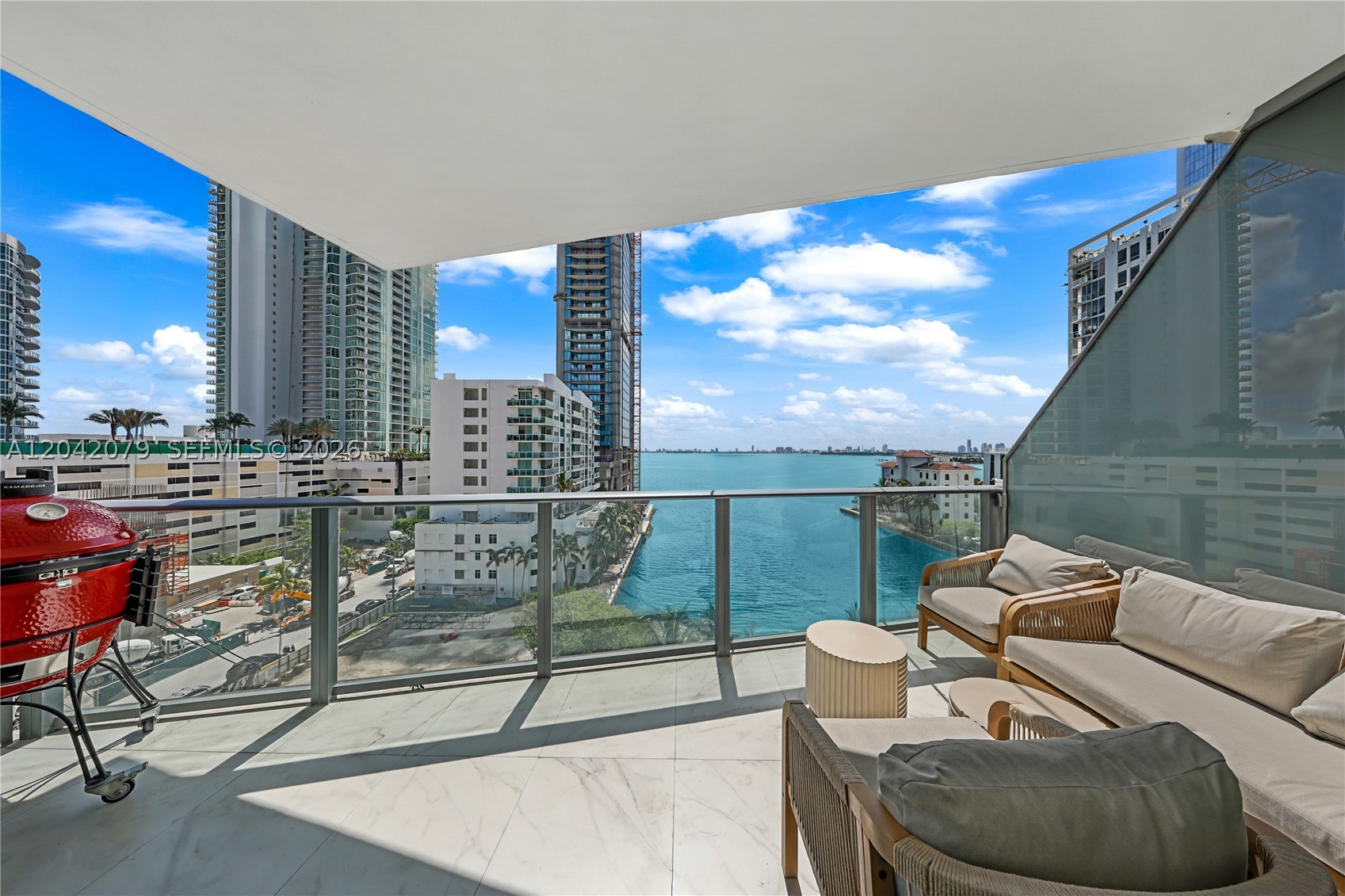 ICON BAY CONDO - Residential