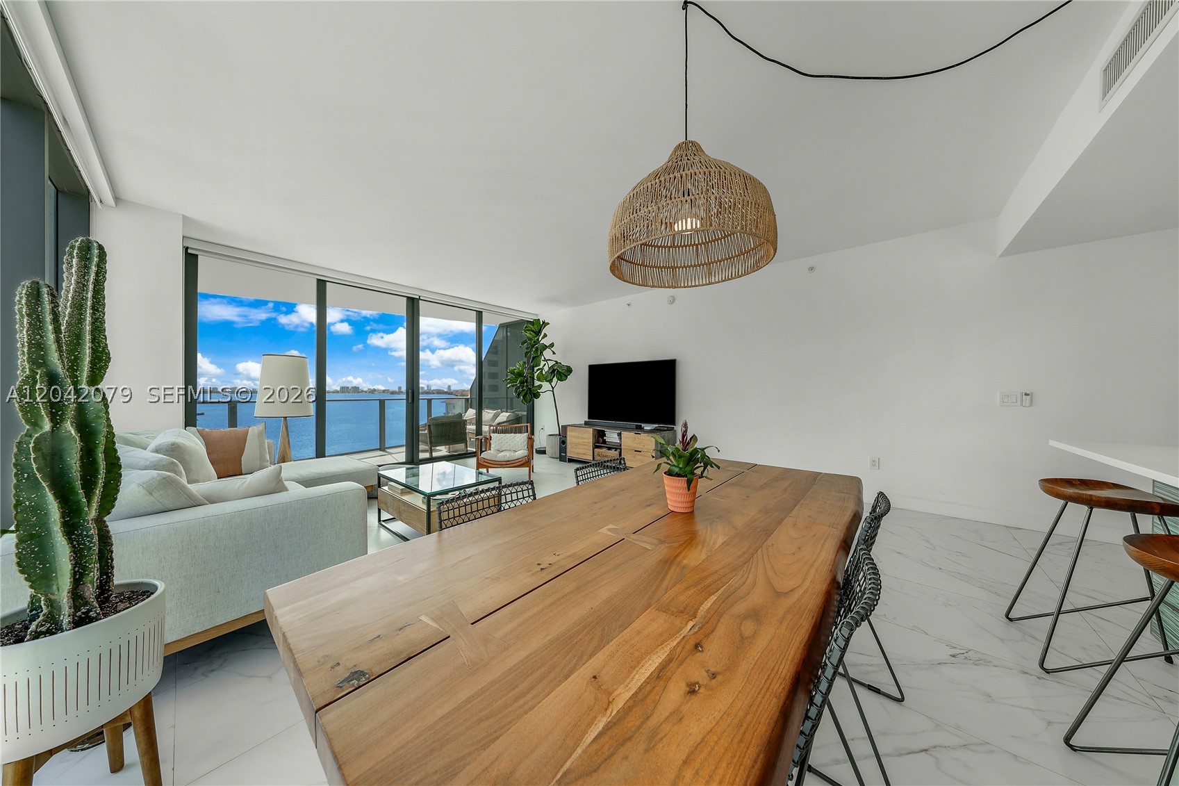 ICON BAY CONDO - Residential