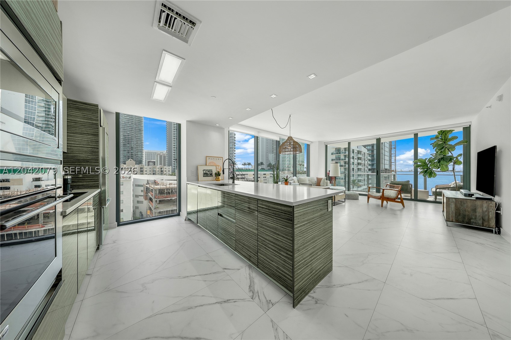 ICON BAY CONDO - Residential