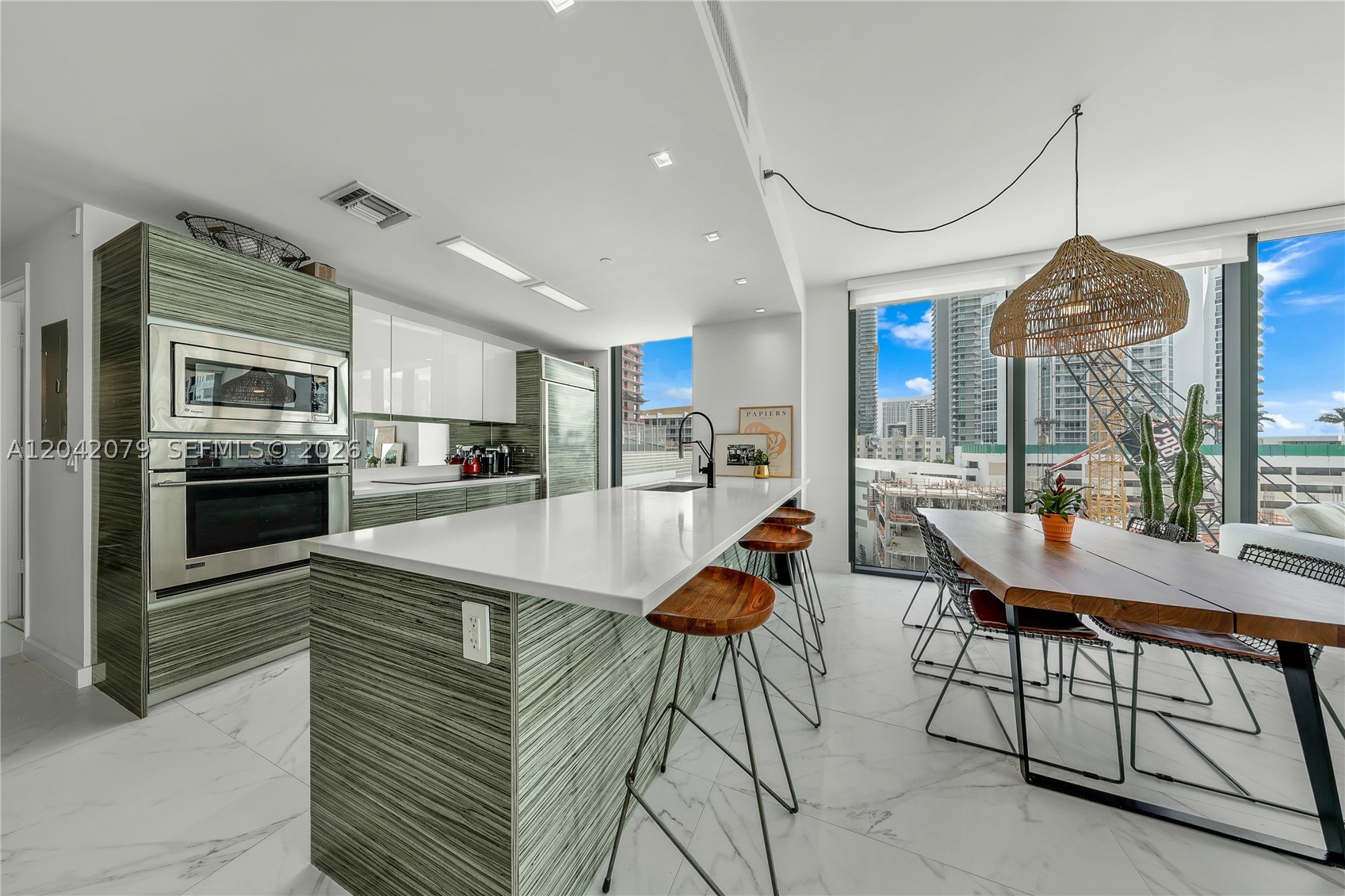 ICON BAY CONDO - Residential
