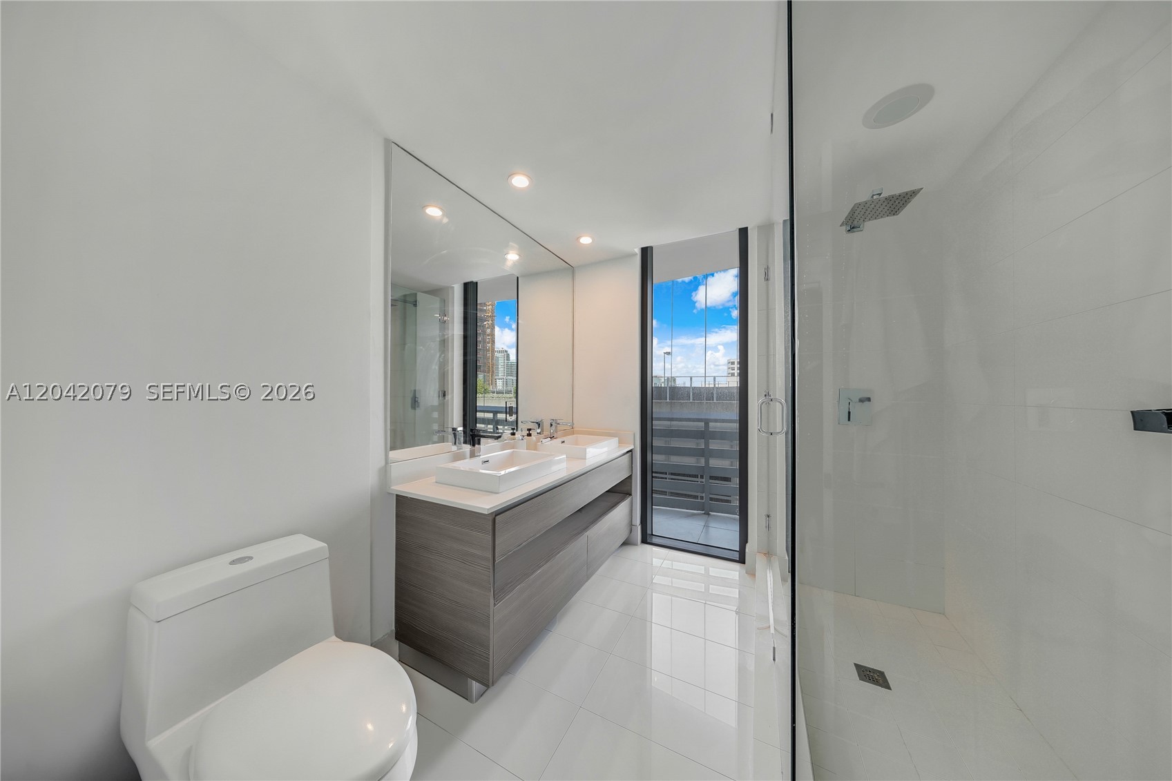 ICON BAY CONDO - Residential