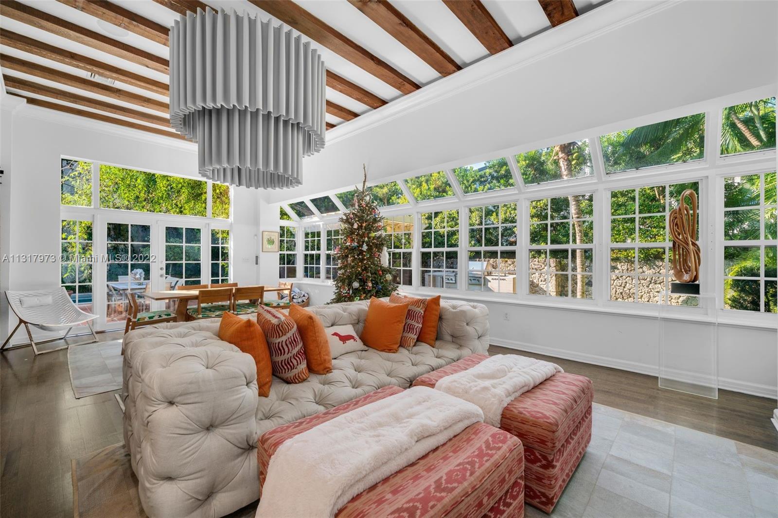 THE MOORINGS - Residential