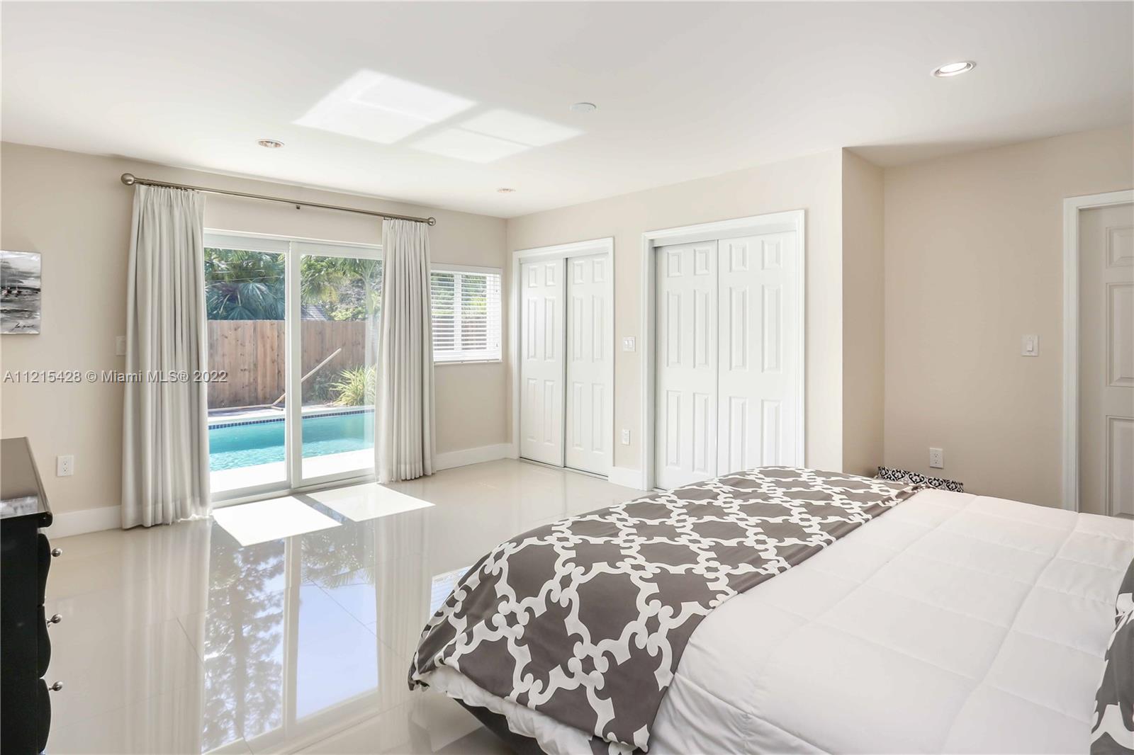 HOLLYWOOD LAKES SEC - Residential