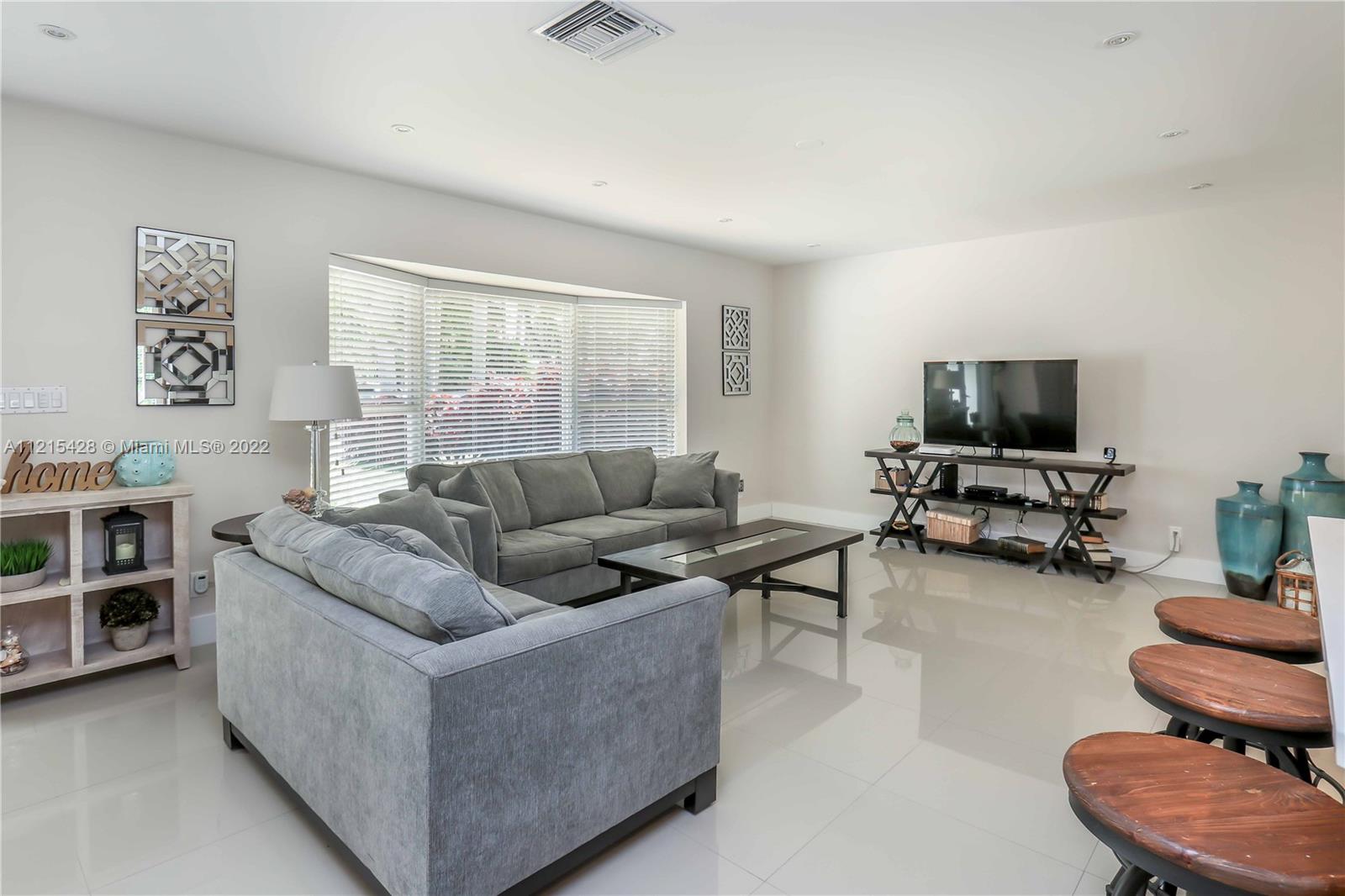 HOLLYWOOD LAKES SEC - Residential