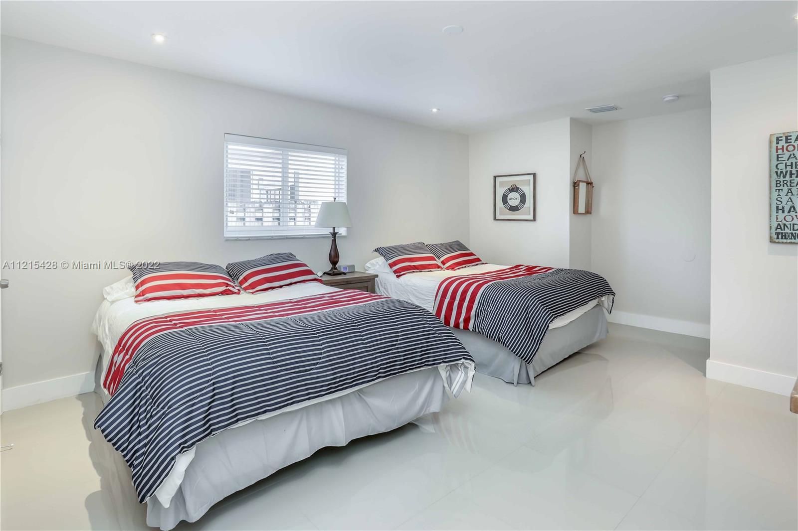 HOLLYWOOD LAKES SEC - Residential
