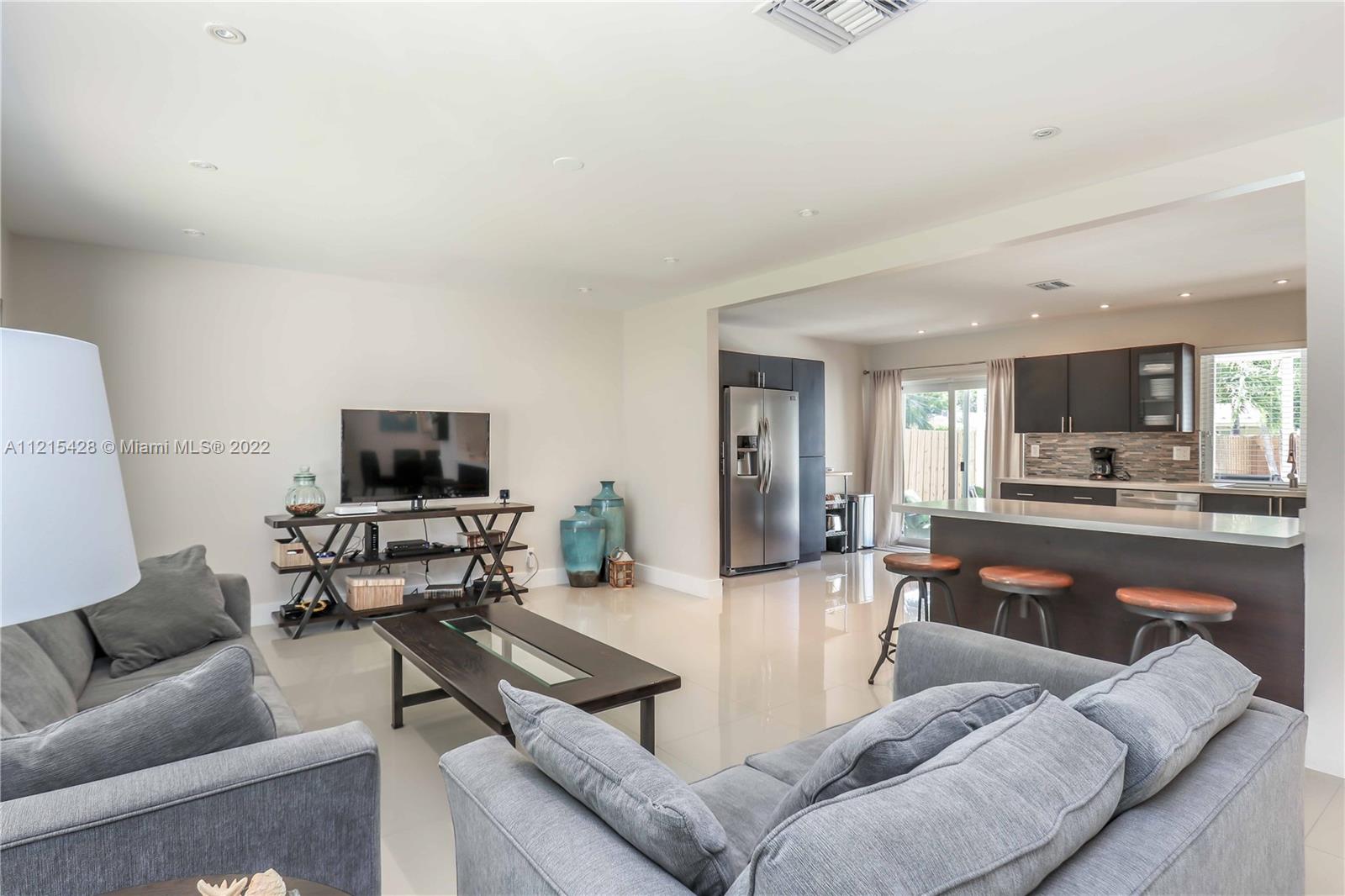 HOLLYWOOD LAKES SEC - Residential