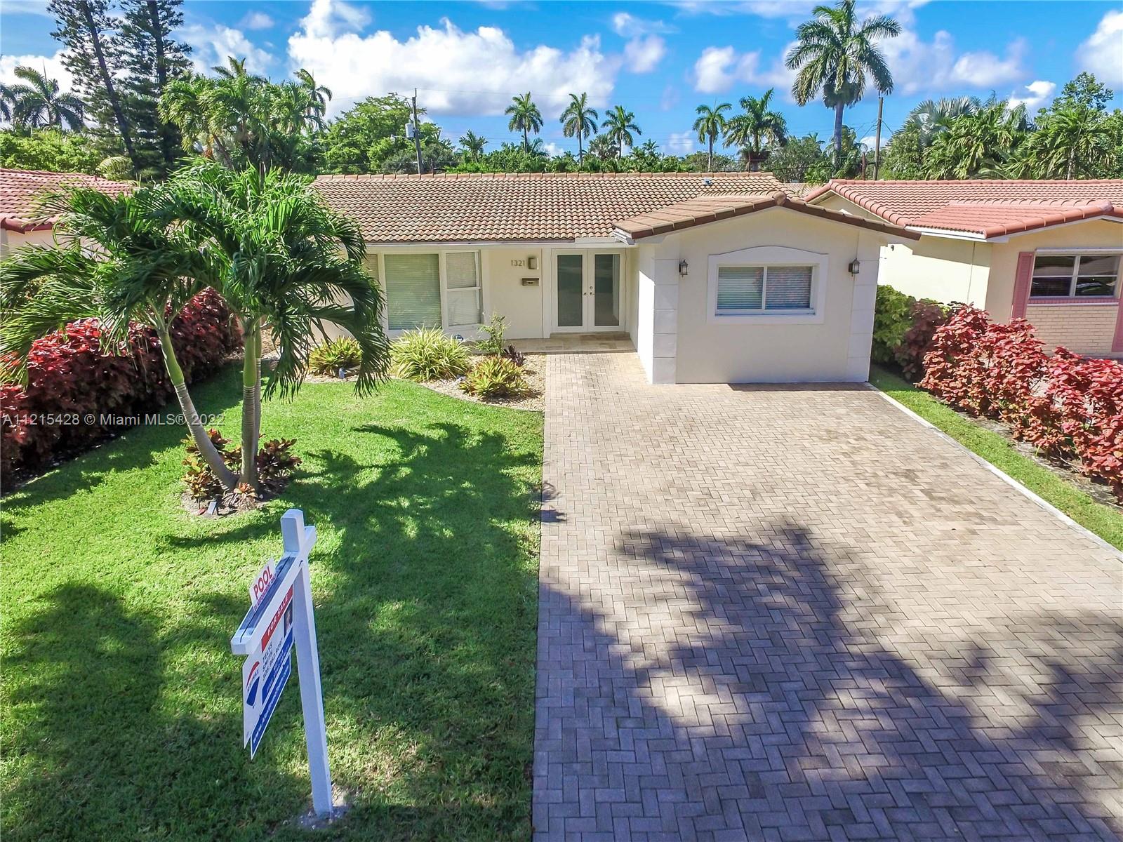 HOLLYWOOD LAKES SEC - Residential