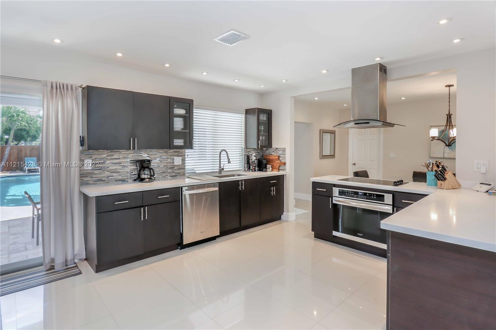 HOLLYWOOD LAKES SEC - Residential