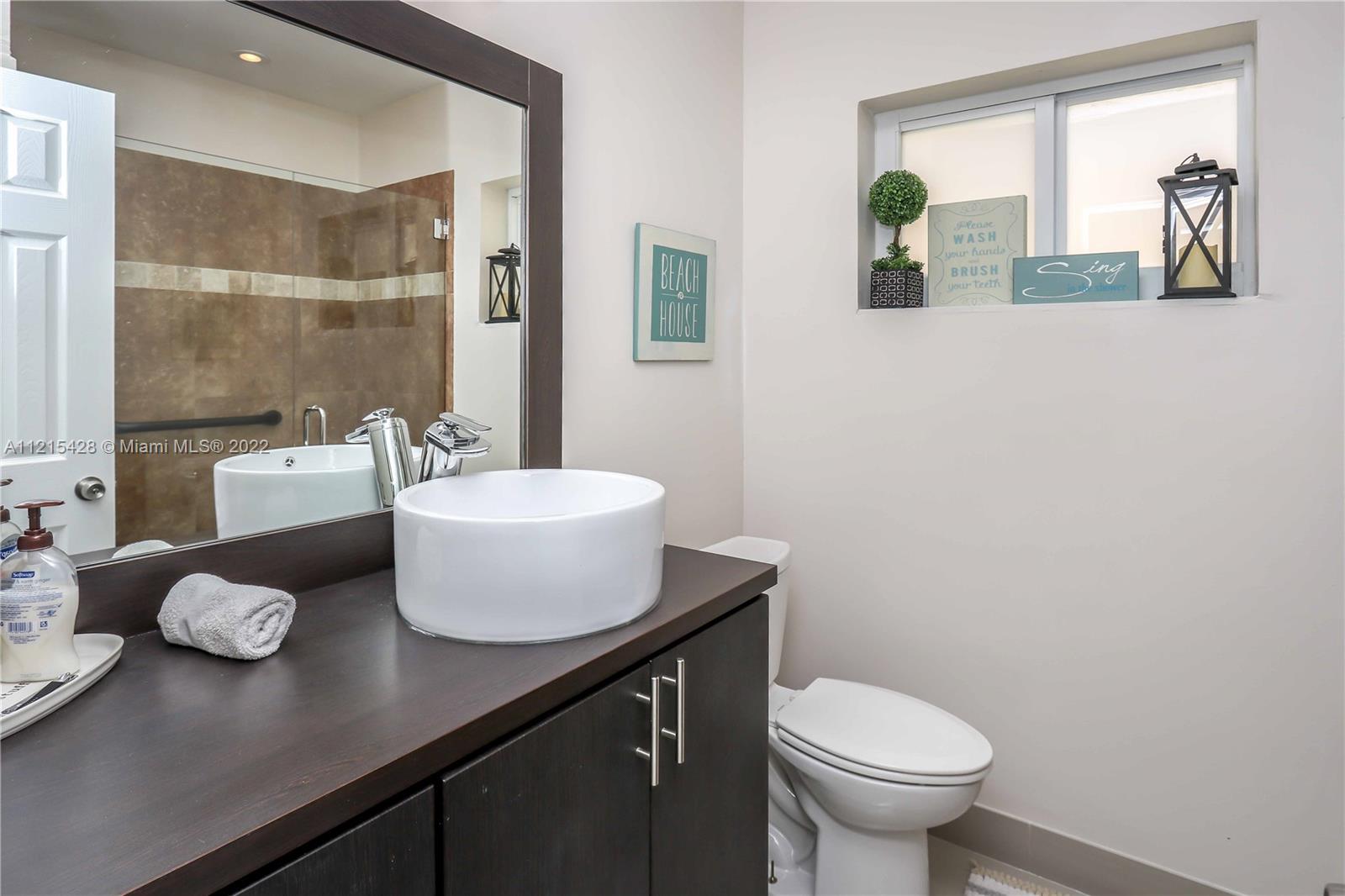 HOLLYWOOD LAKES SEC - Residential