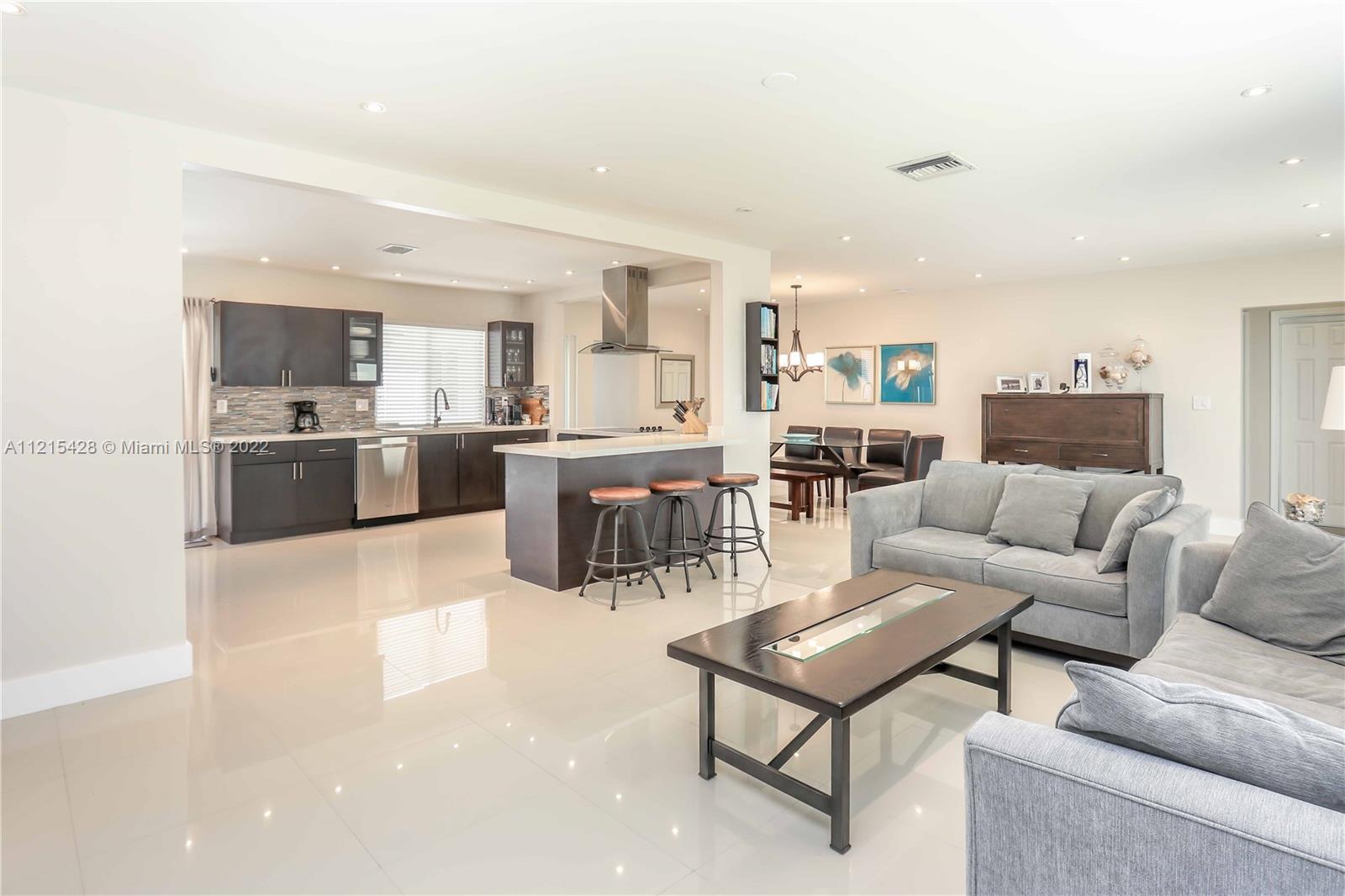 HOLLYWOOD LAKES SEC - Residential