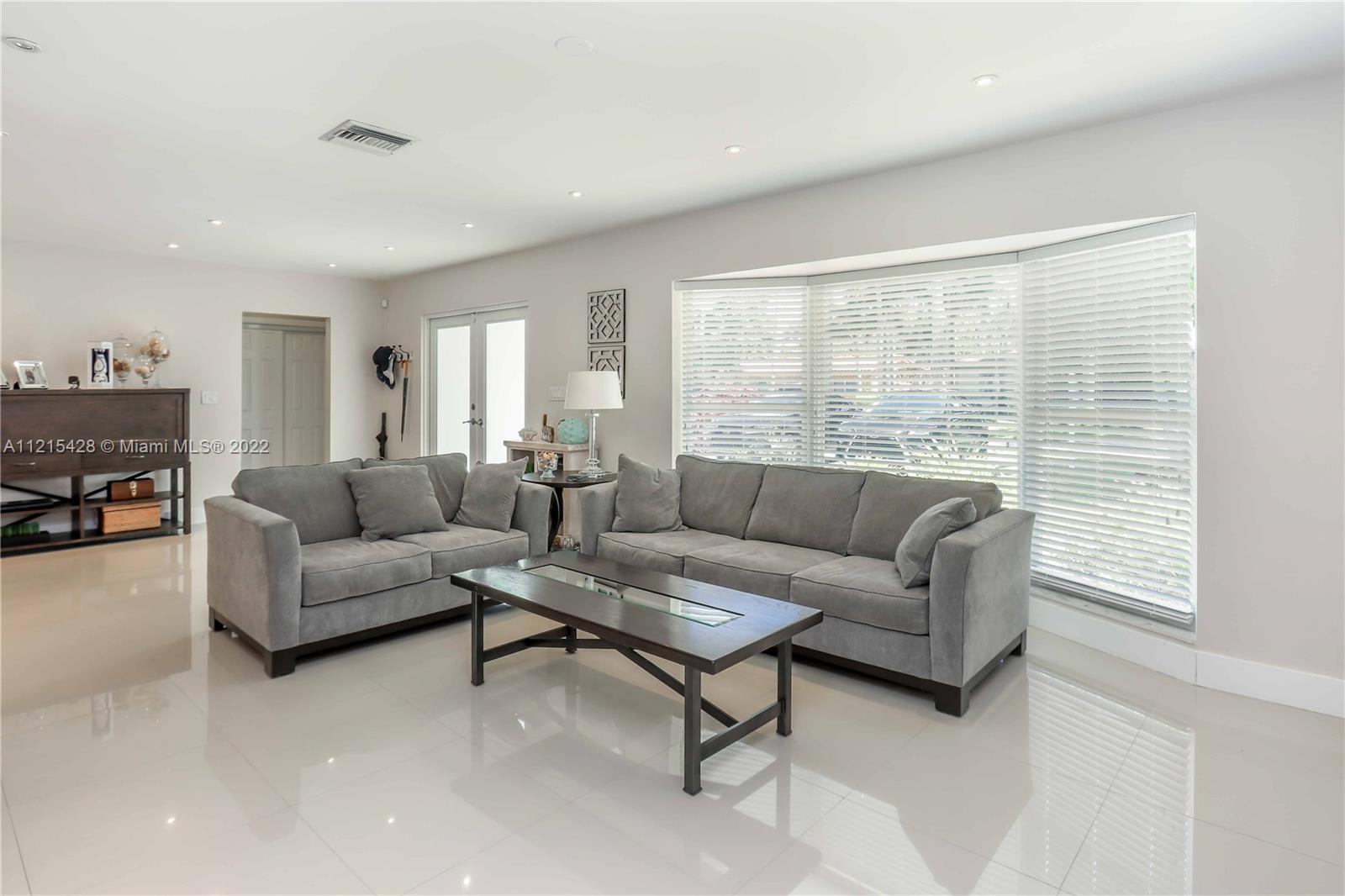 HOLLYWOOD LAKES SEC - Residential