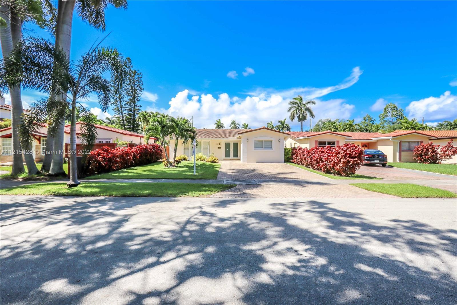HOLLYWOOD LAKES SEC - Residential