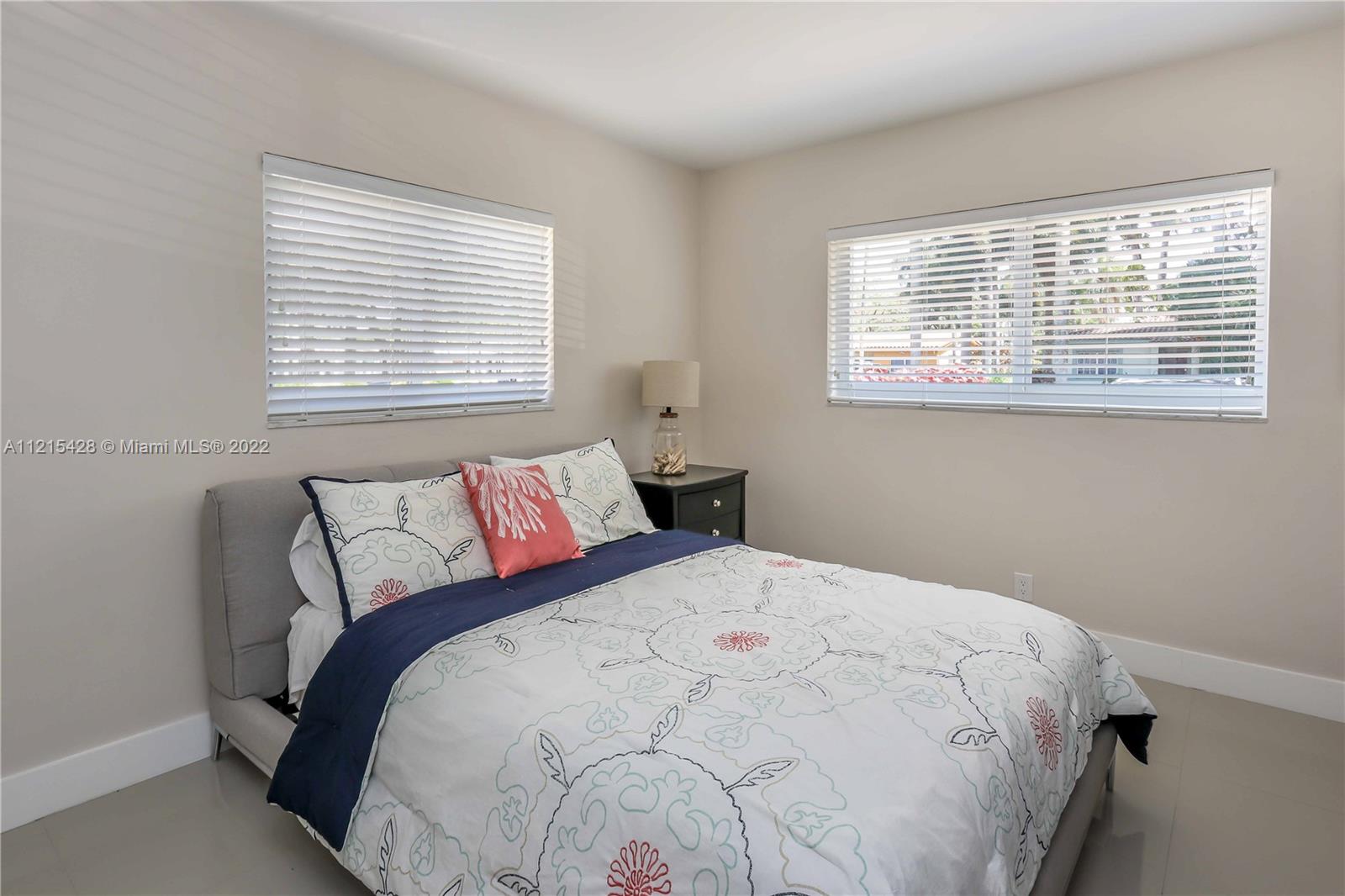 HOLLYWOOD LAKES SEC - Residential