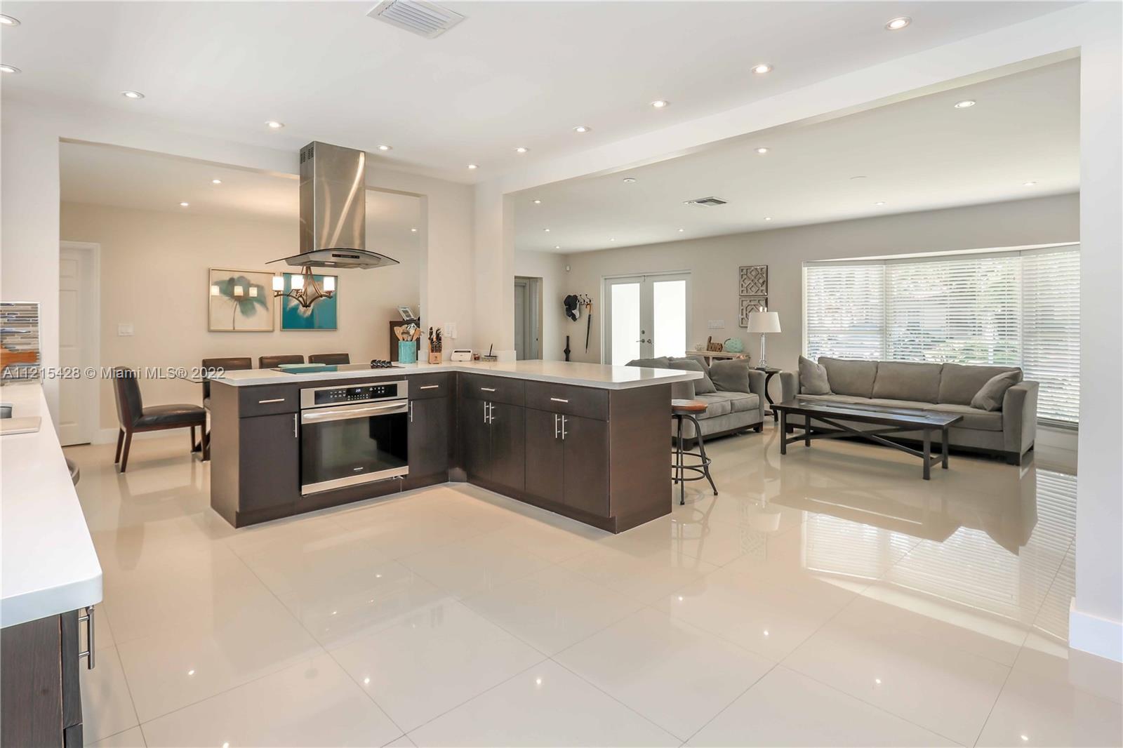 HOLLYWOOD LAKES SEC - Residential