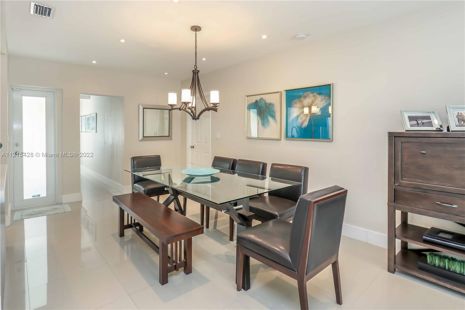HOLLYWOOD LAKES SEC - Residential